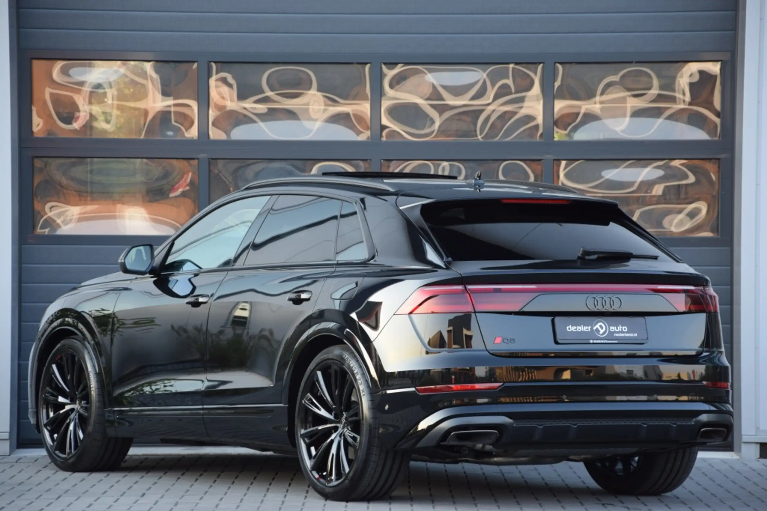 Audi - Q8