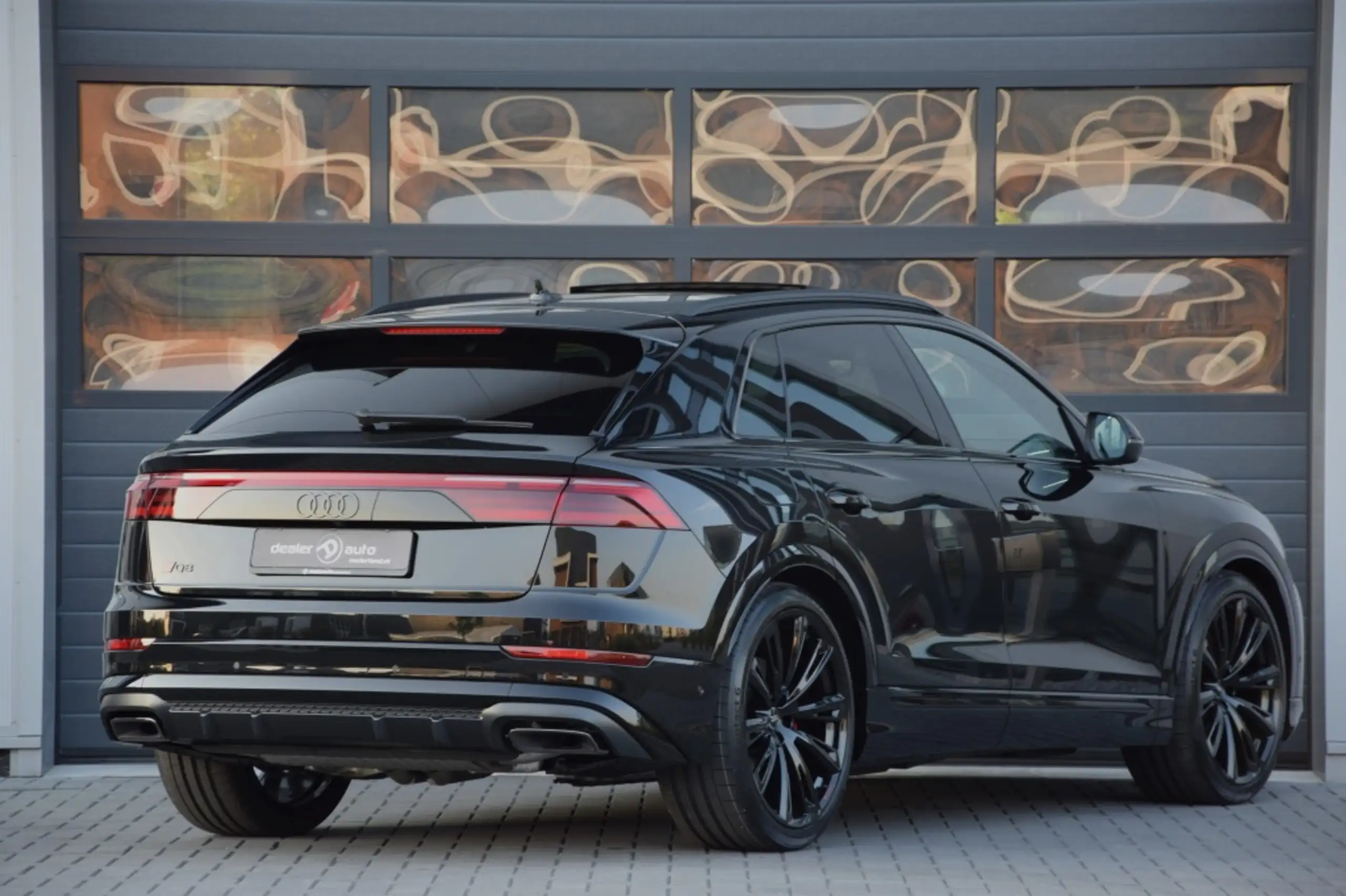 Audi - Q8