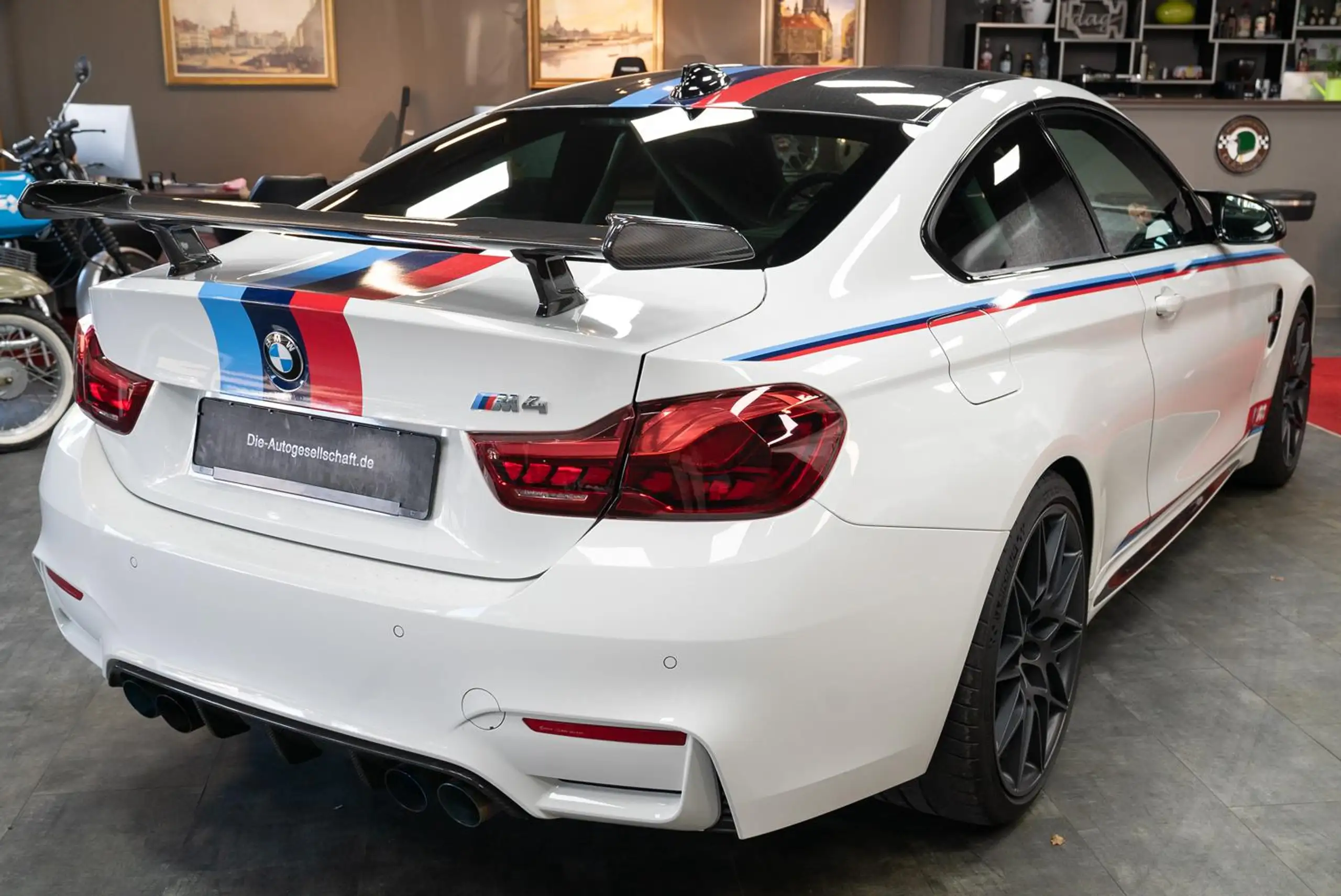 BMW - M4