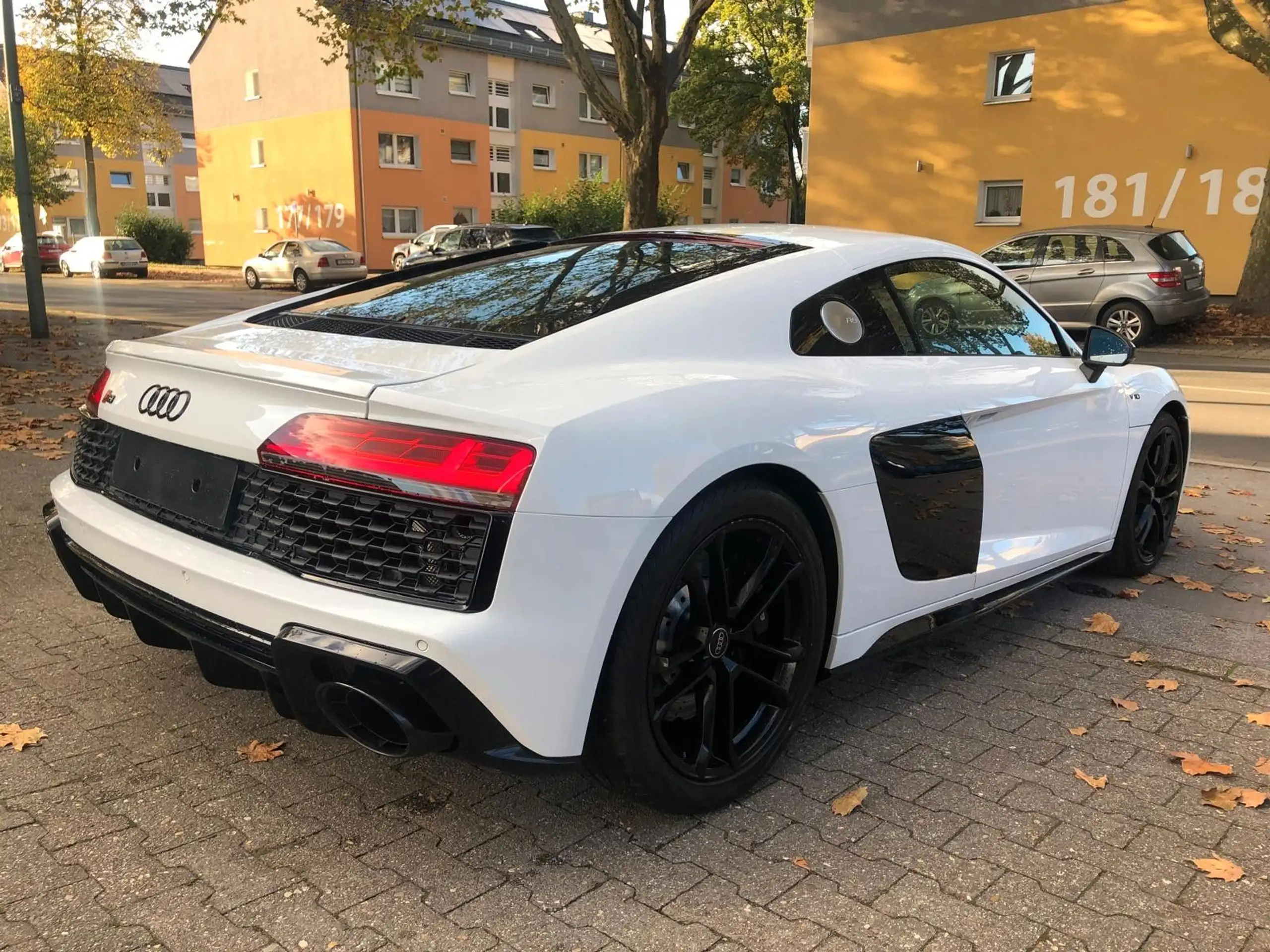 Audi - R8