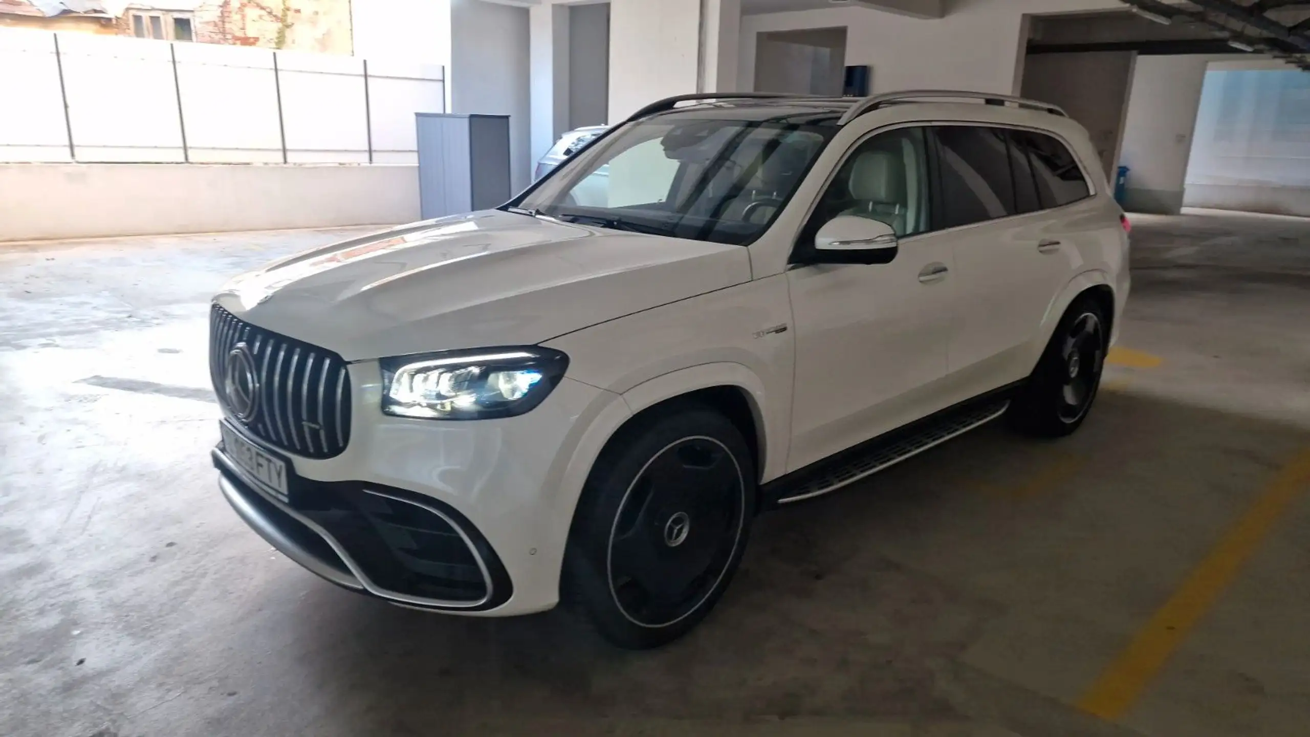 Mercedes-Benz - GLS 63 AMG