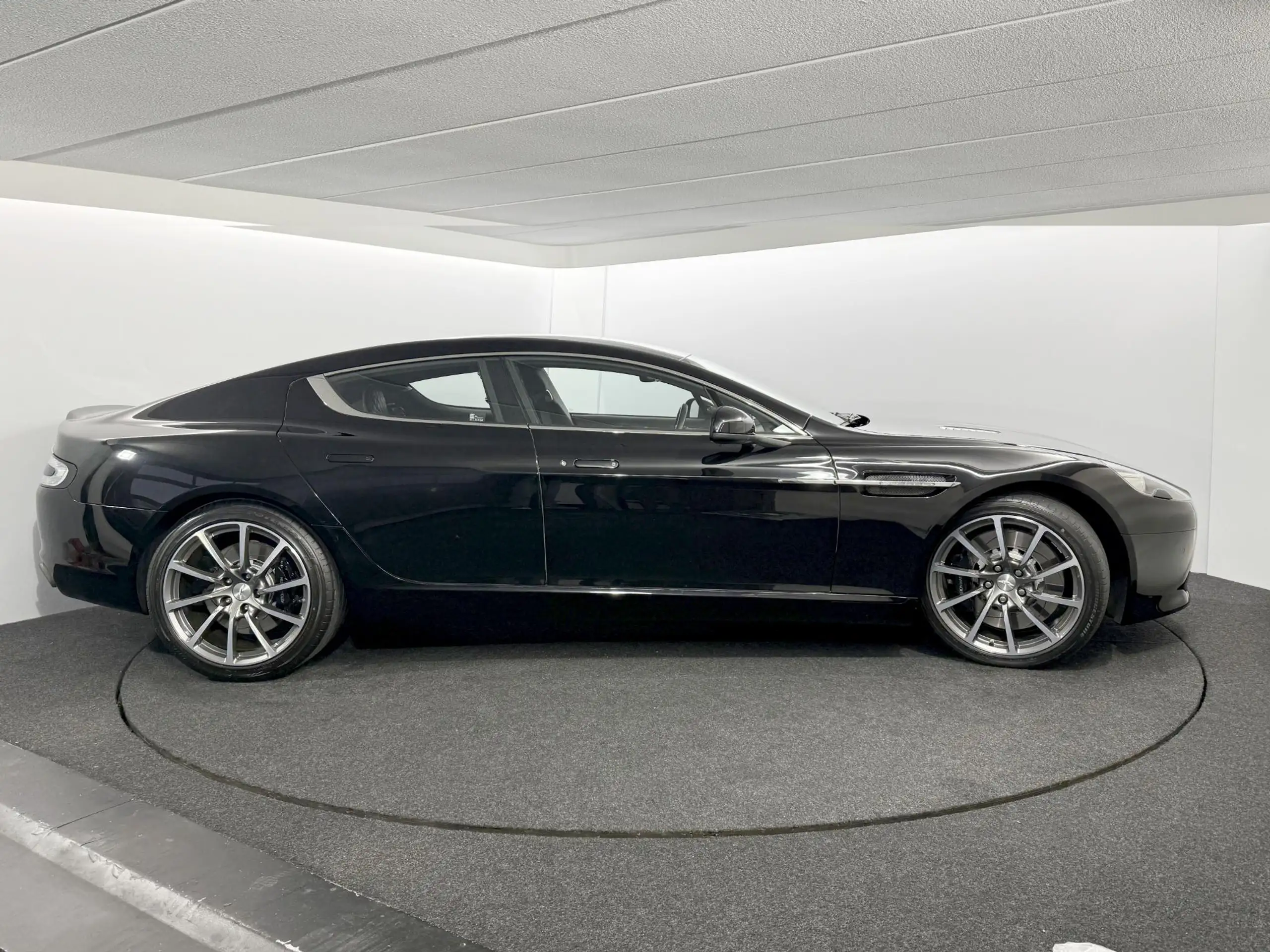 Aston Martin - Rapide