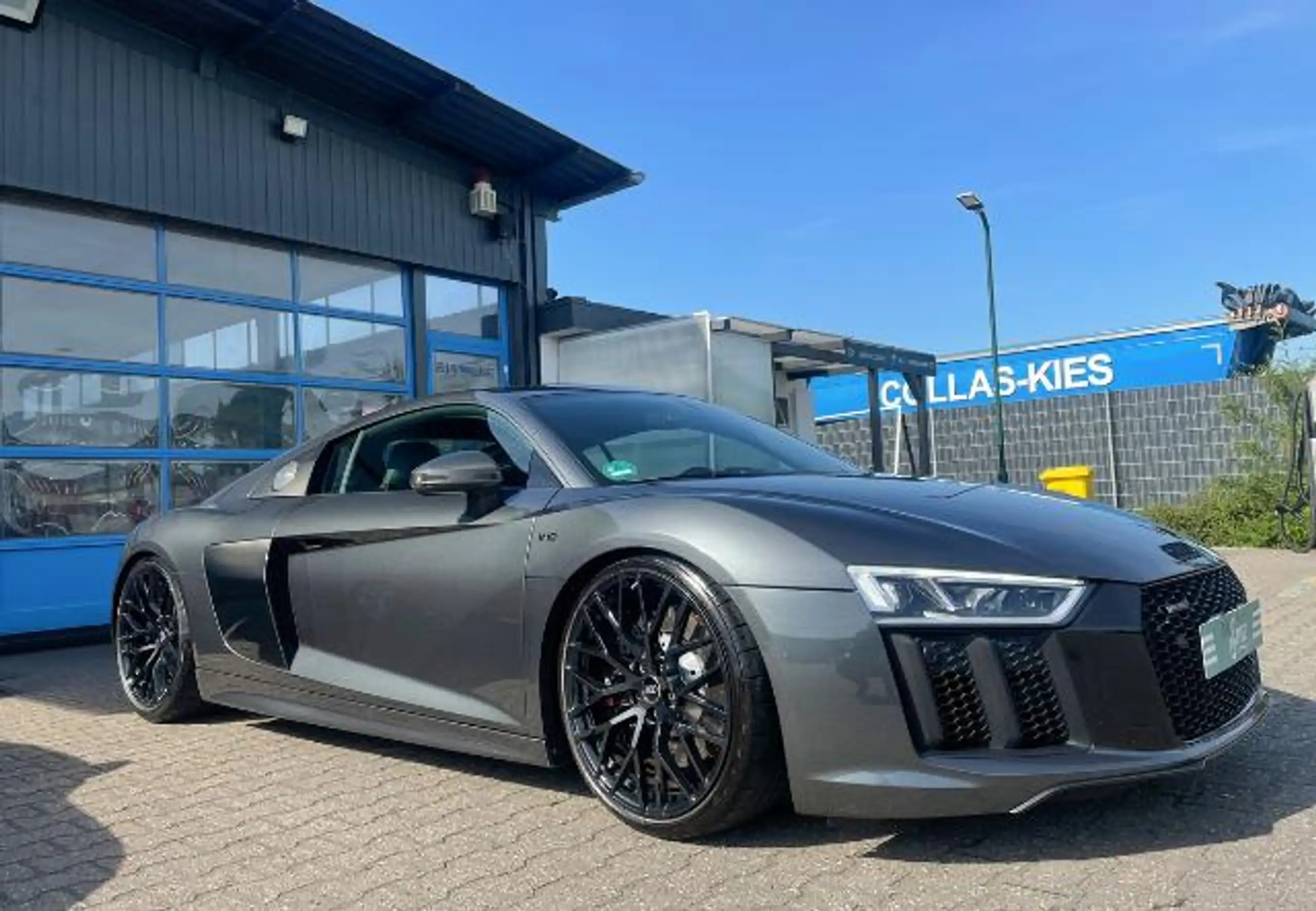 Audi - R8