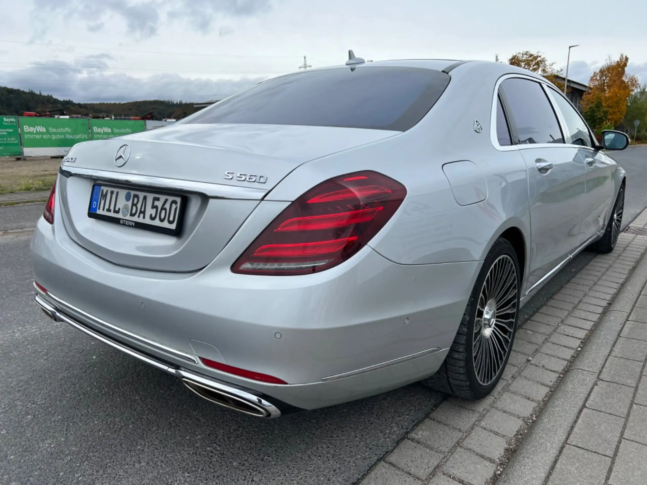 Mercedes-Benz - S 560