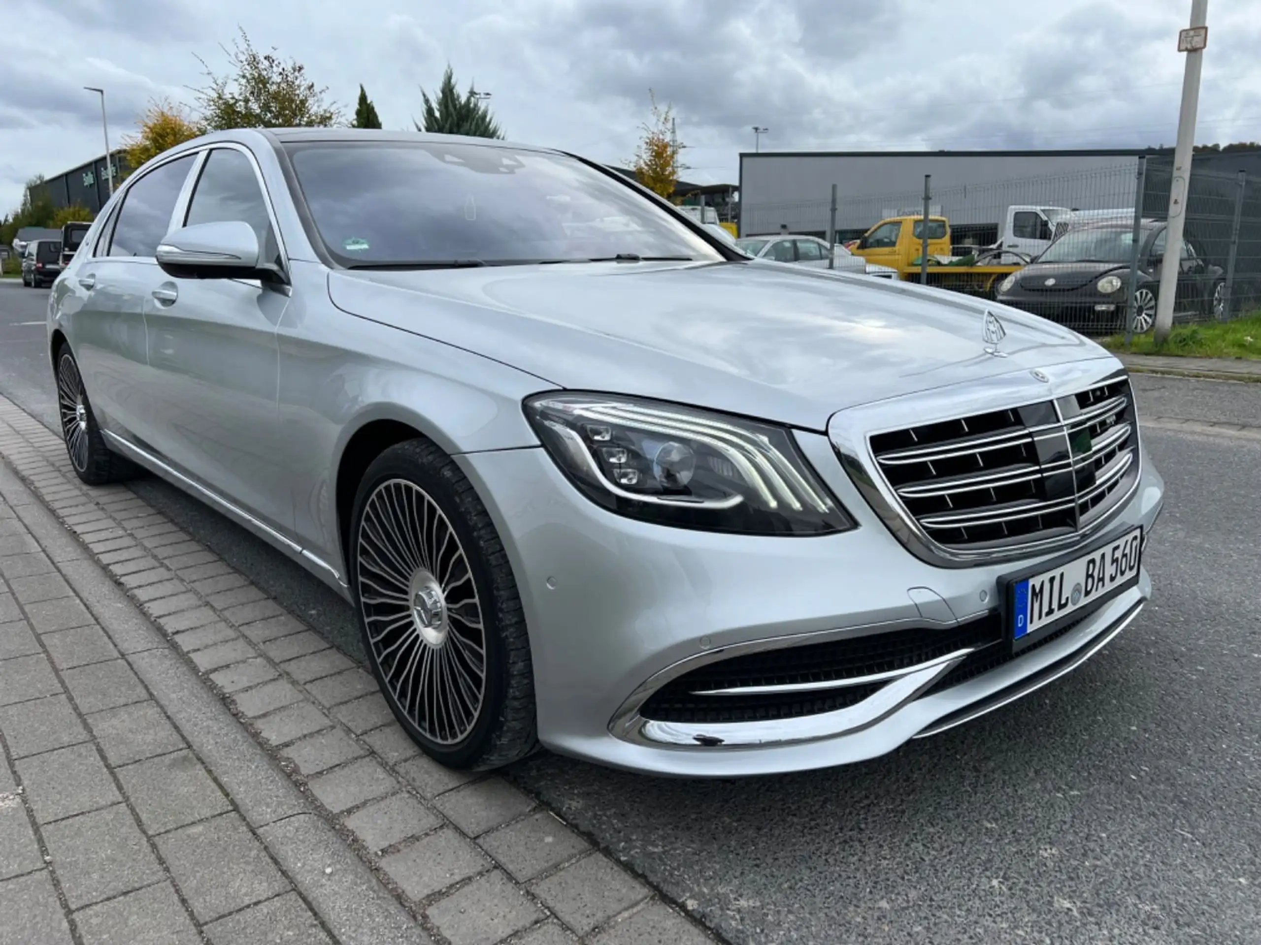 Mercedes-Benz - S 560