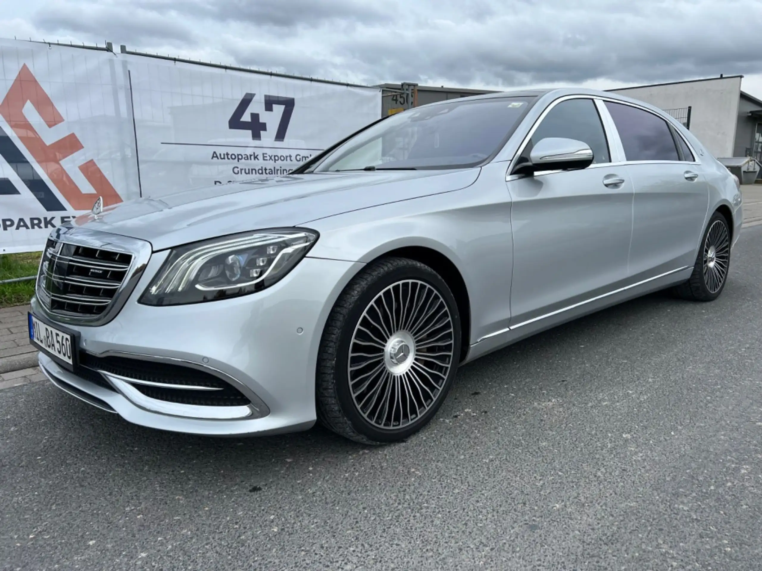 Mercedes-Benz - S 560