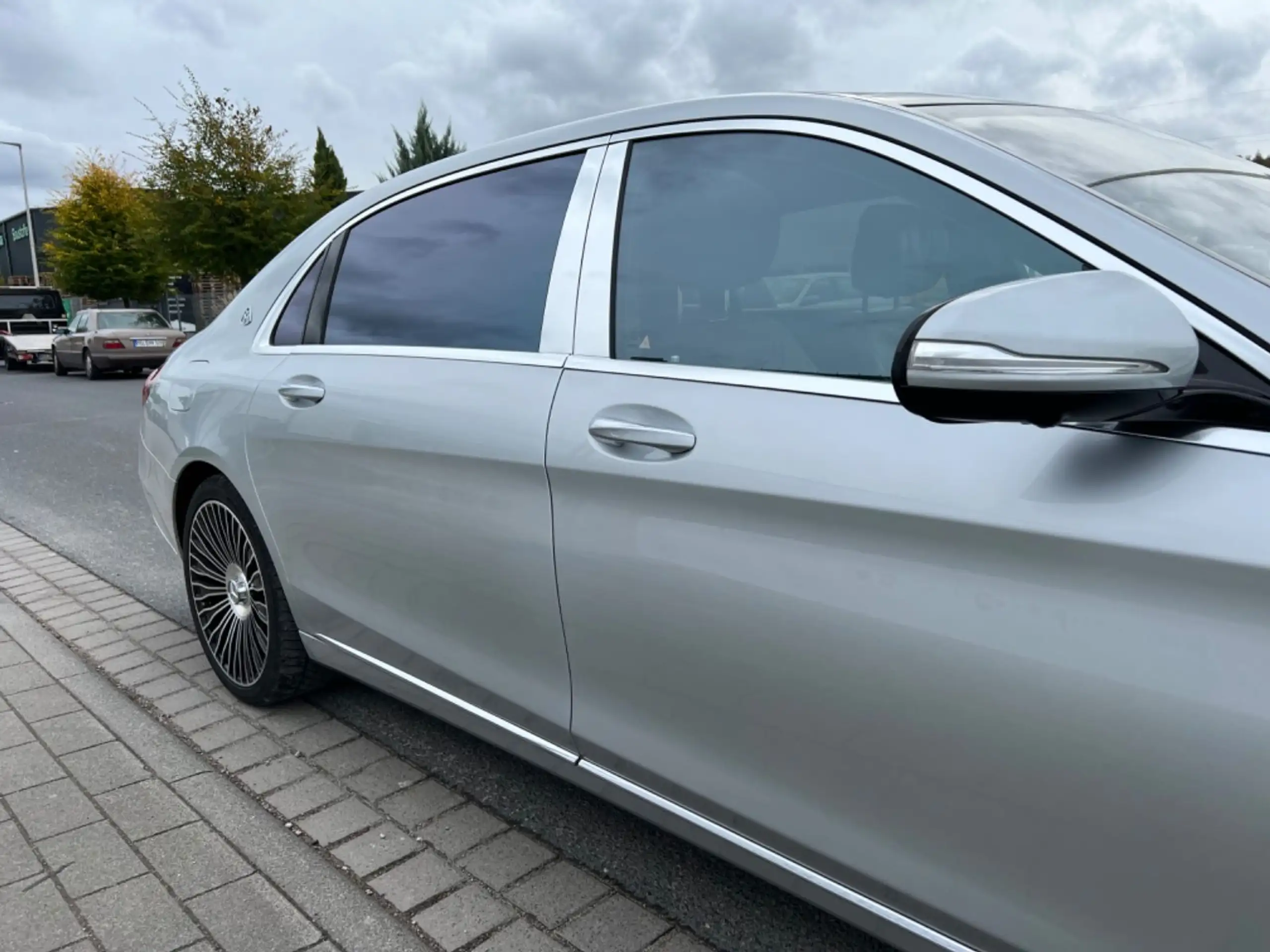 Mercedes-Benz - S 560