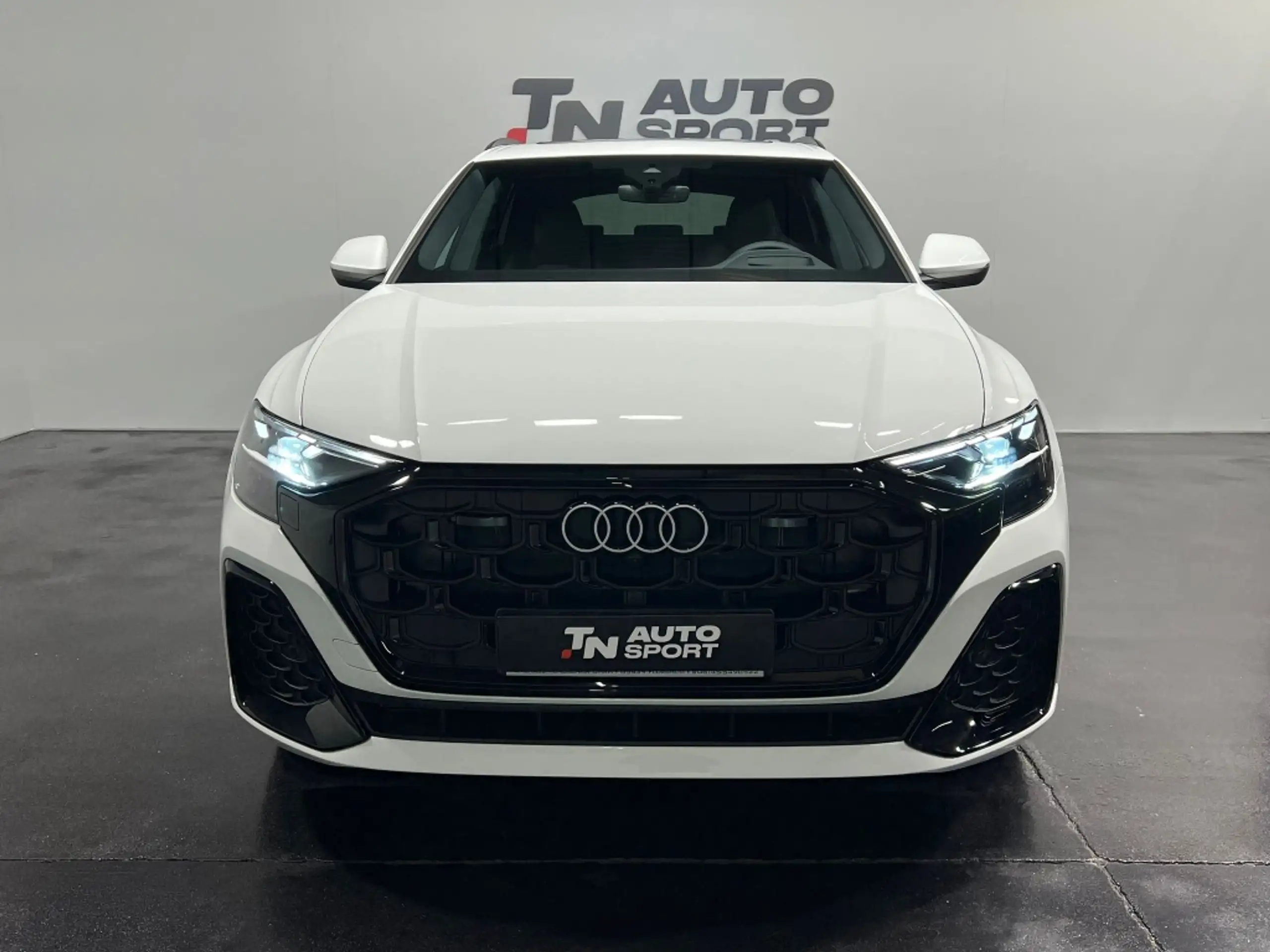 Audi - Q8