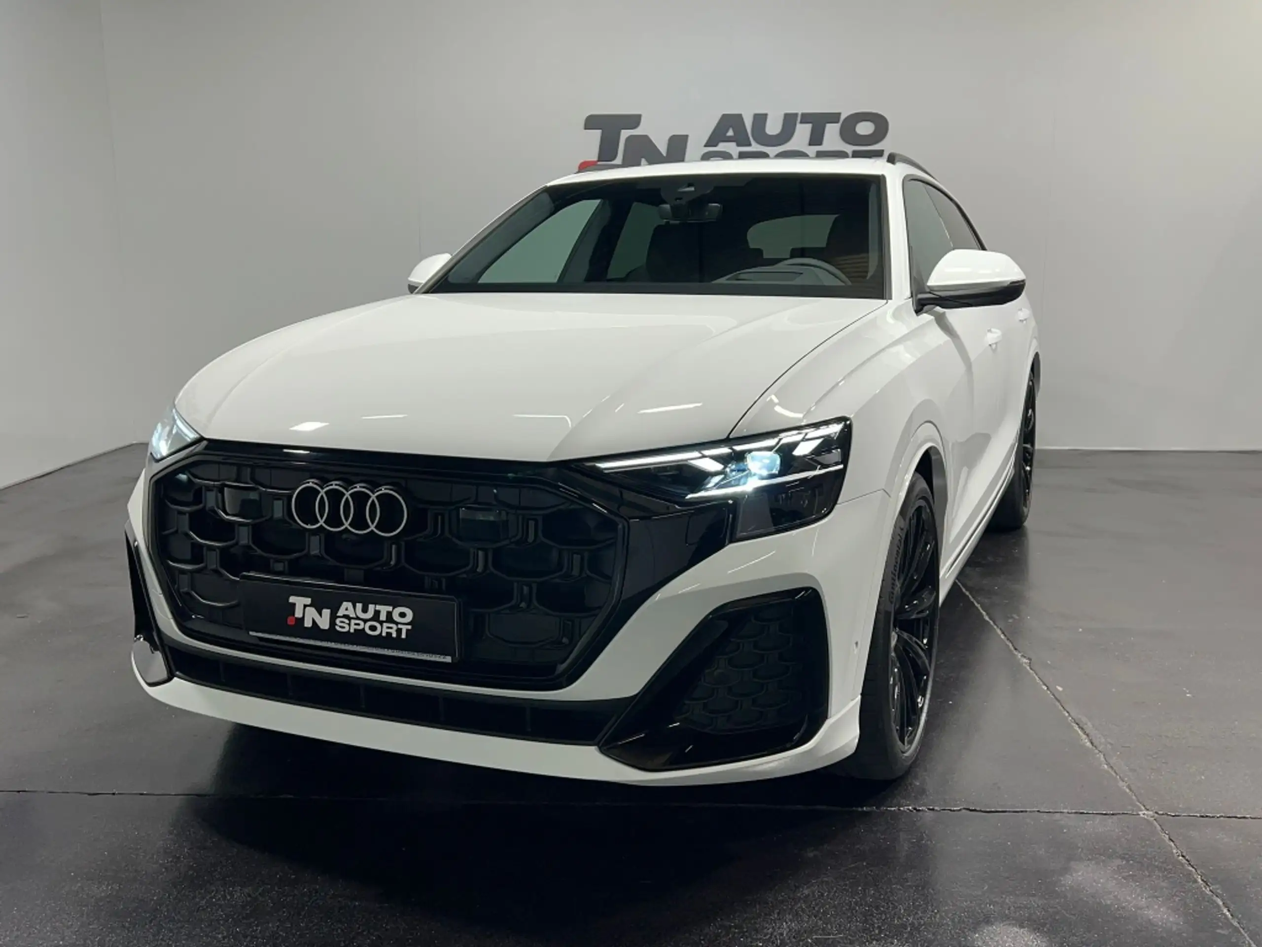 Audi - Q8