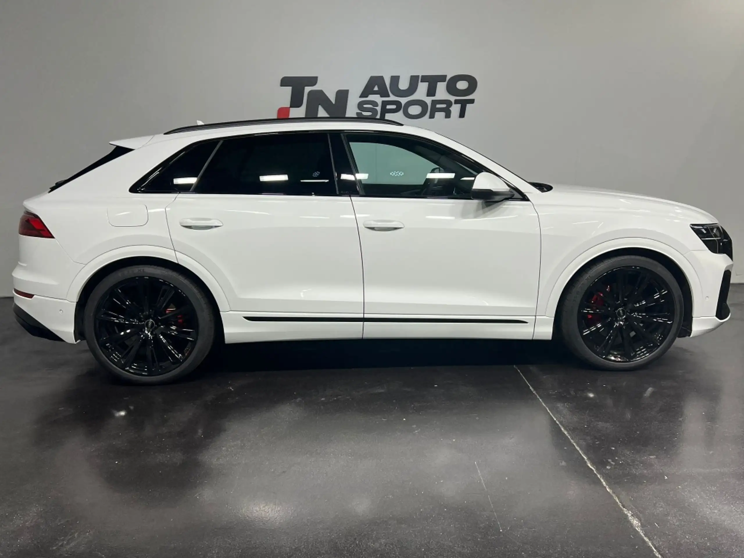 Audi - Q8