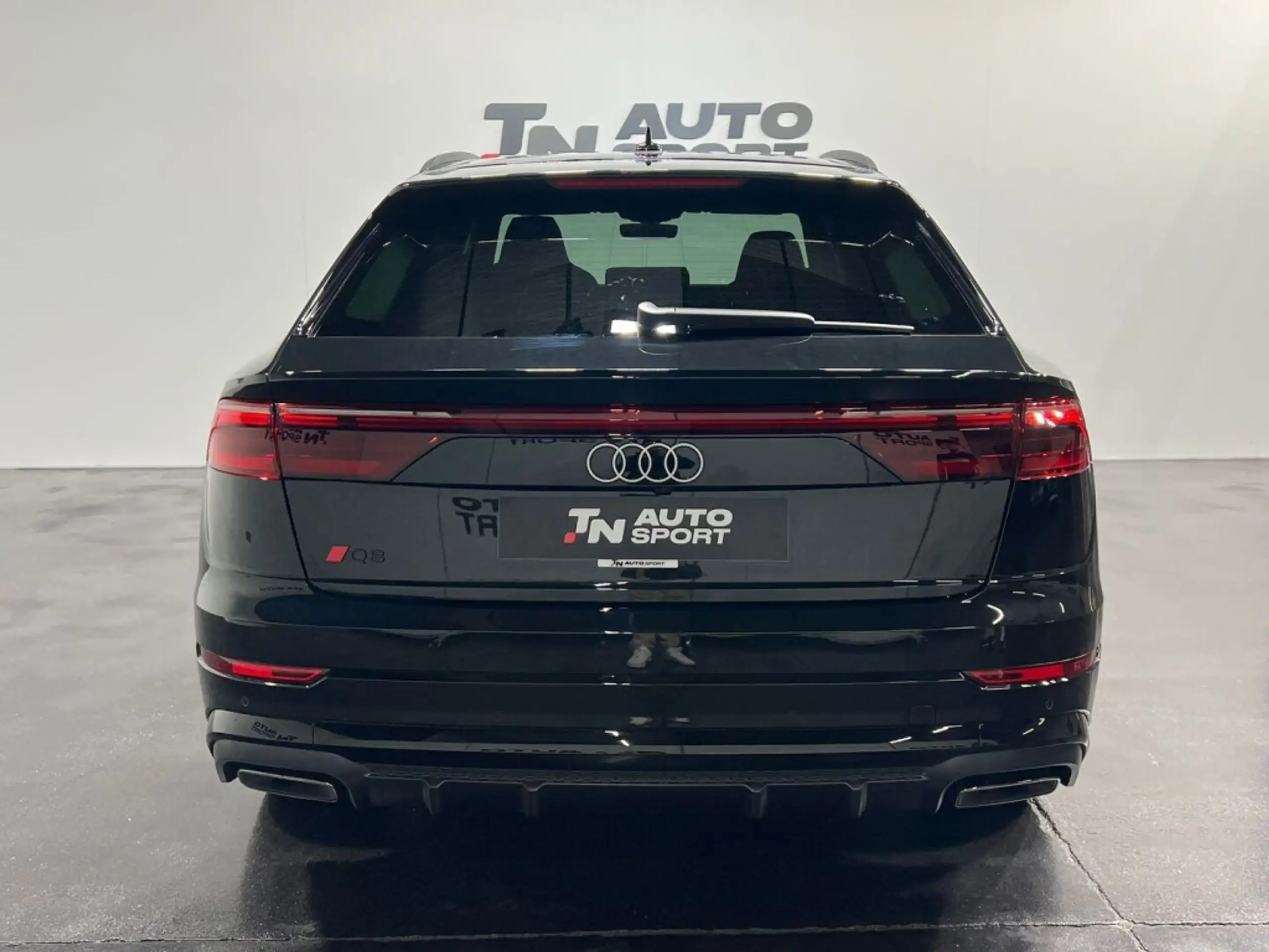 Audi - Q8