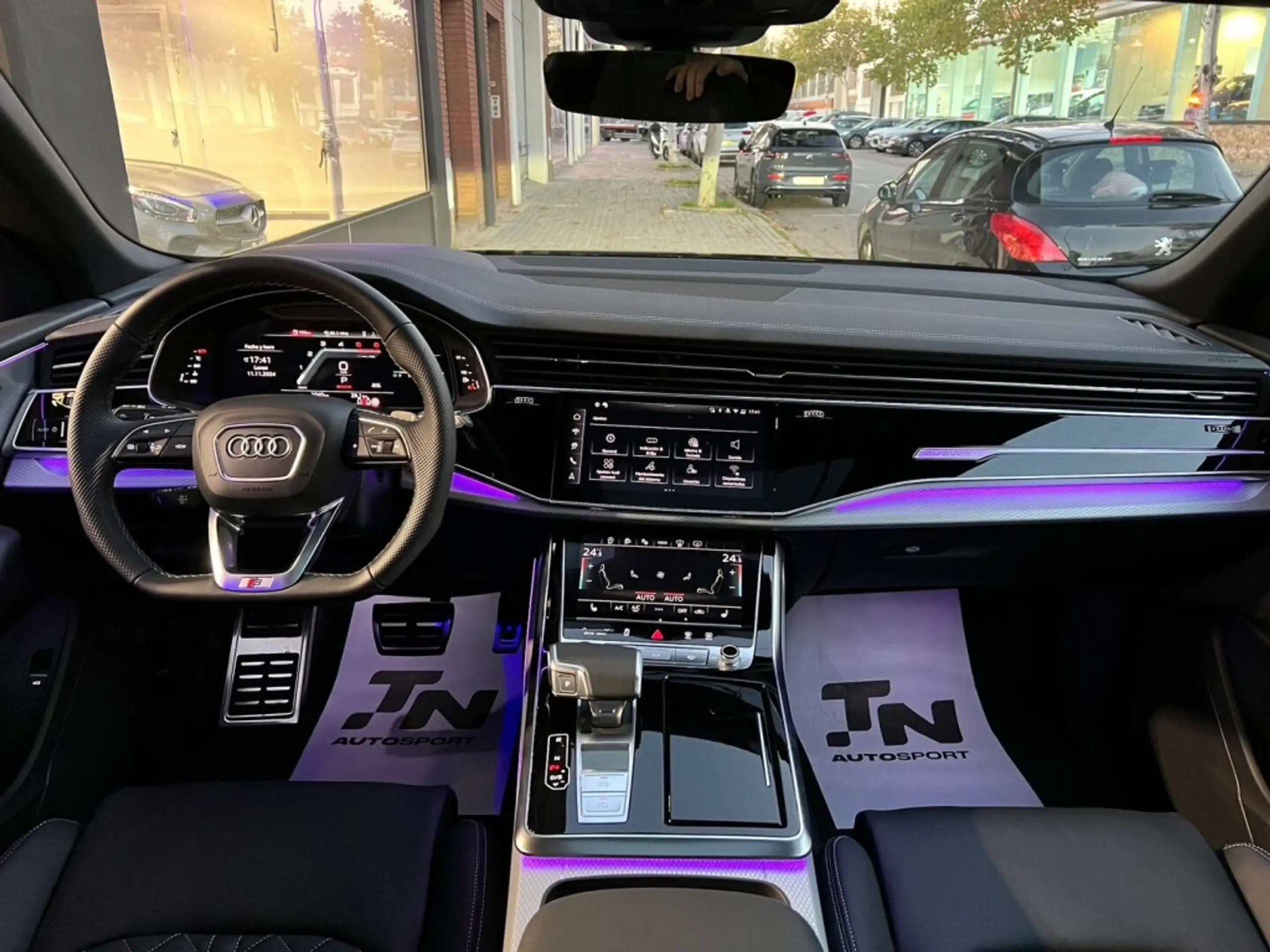 Audi - Q8