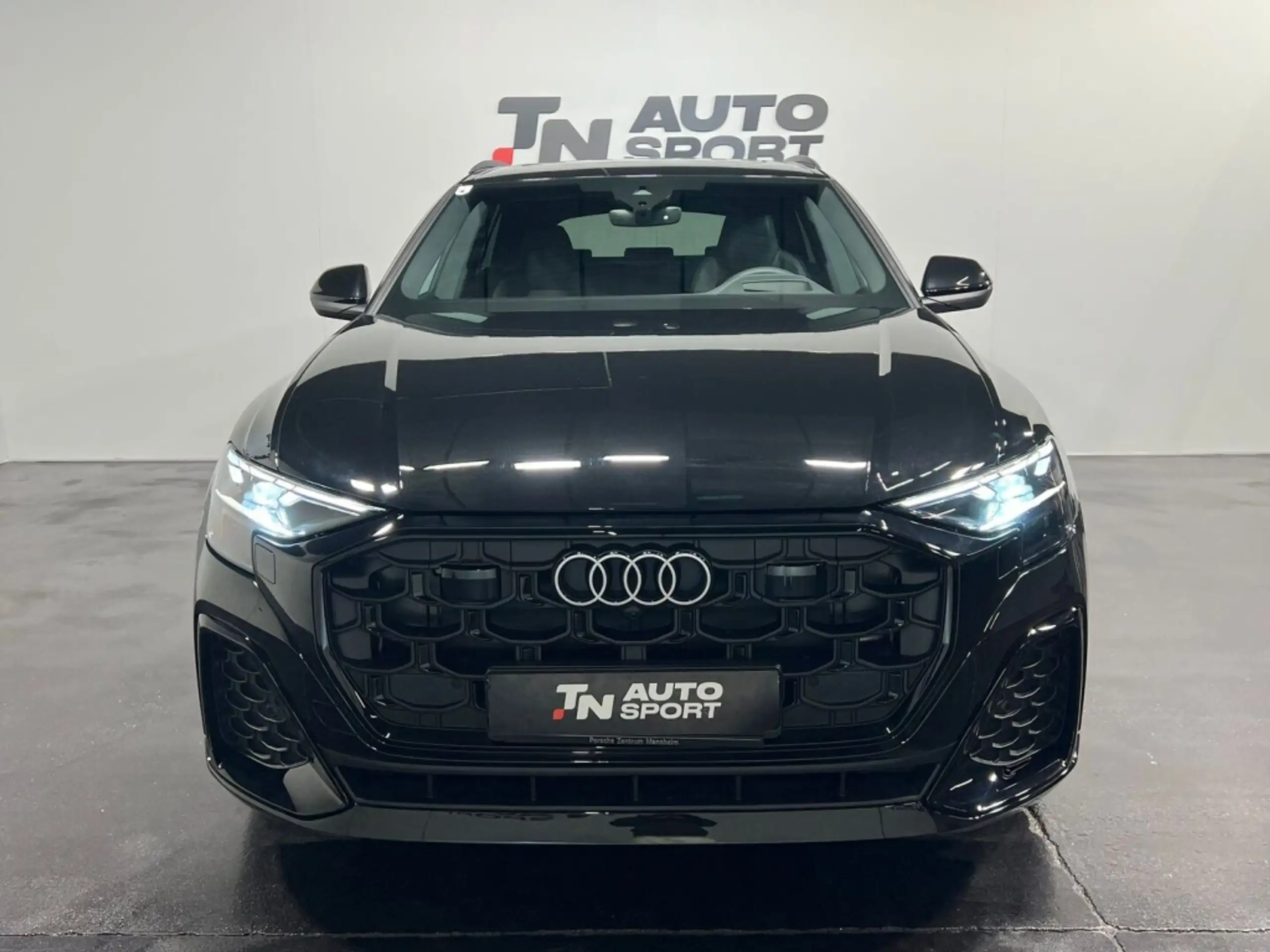 Audi - Q8