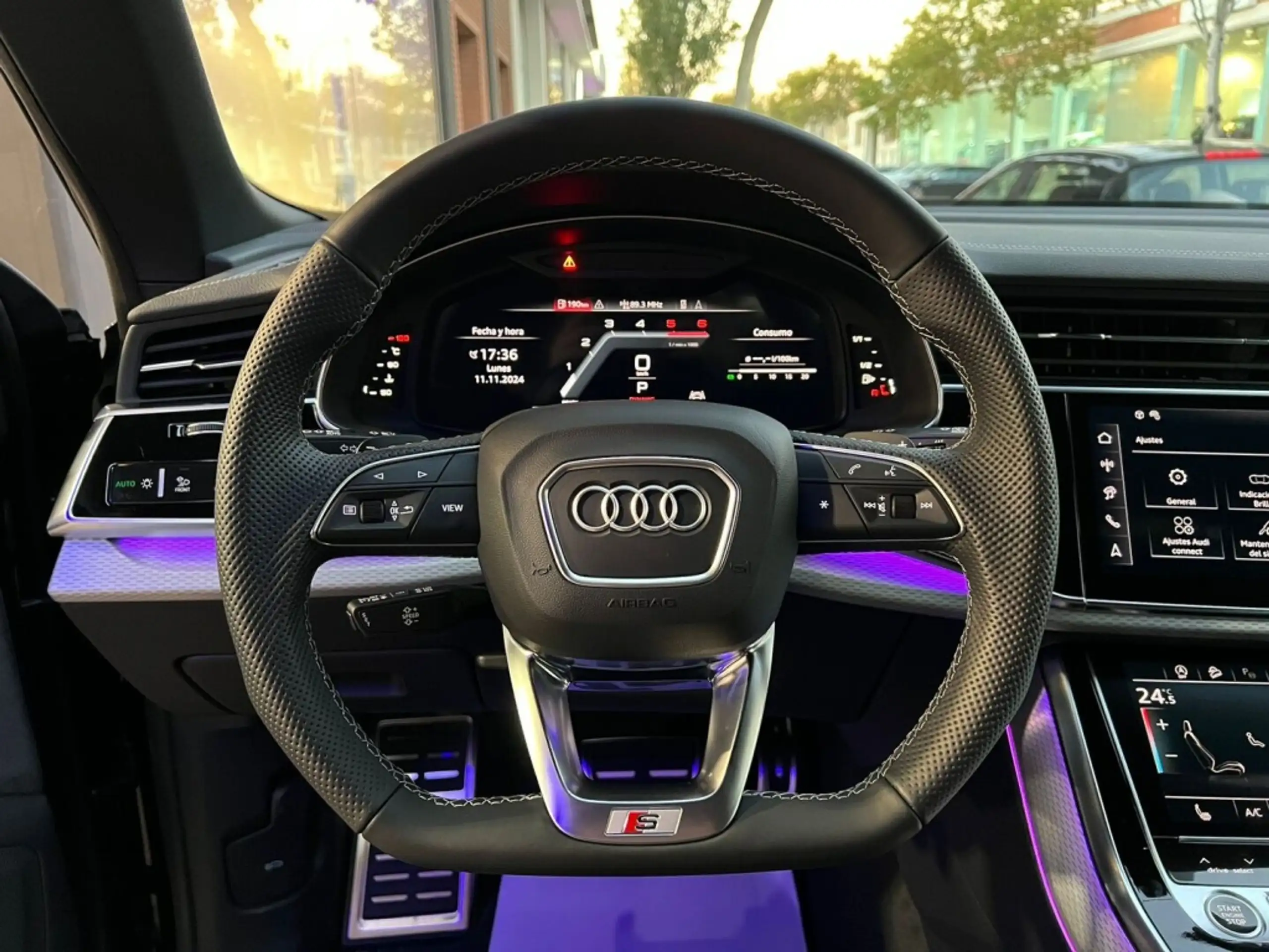 Audi - Q8