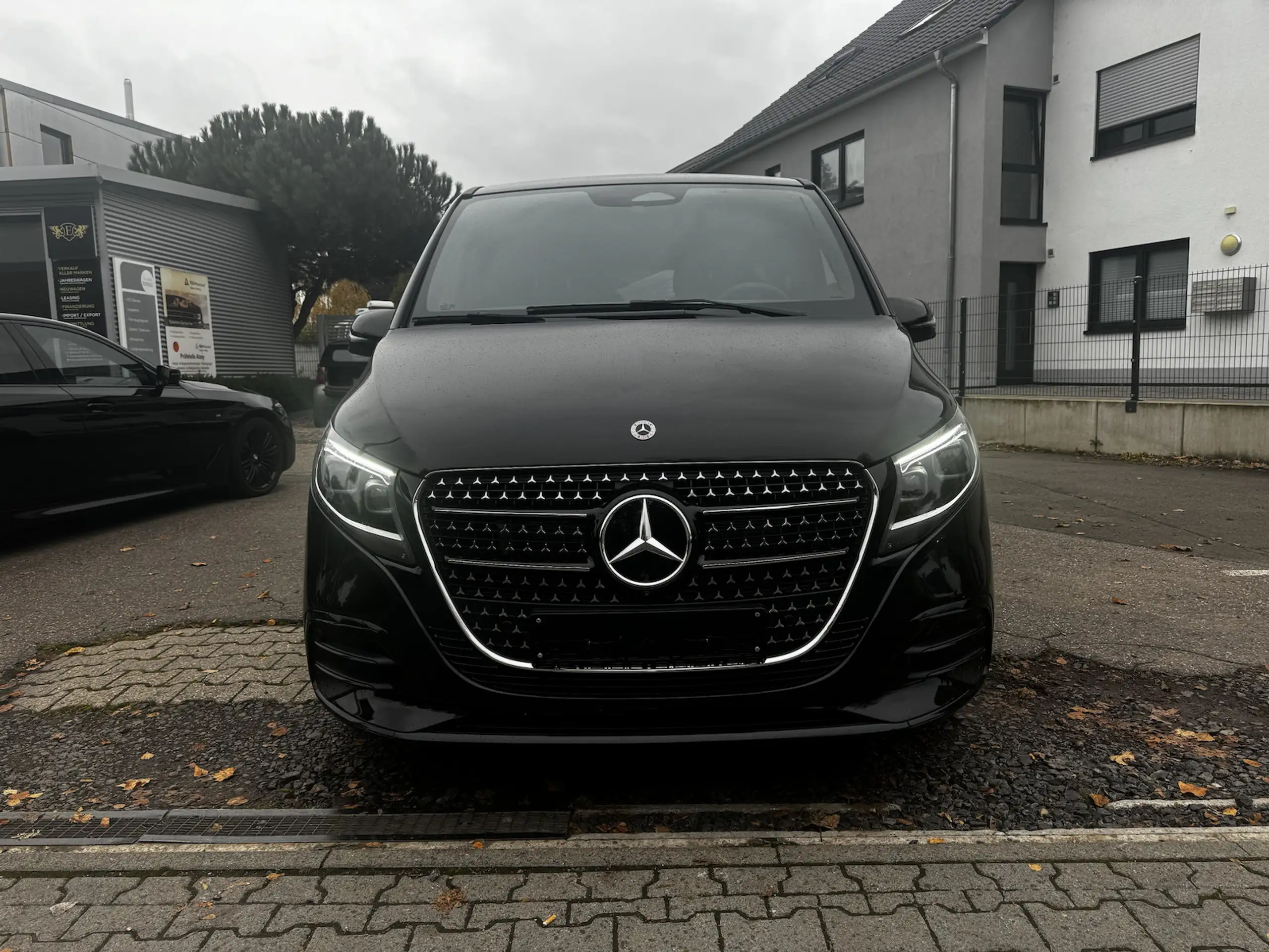 Mercedes-Benz - V 300