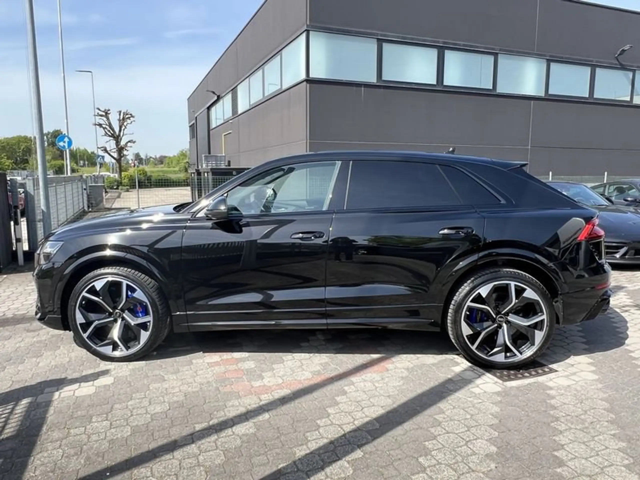 Audi - Q8