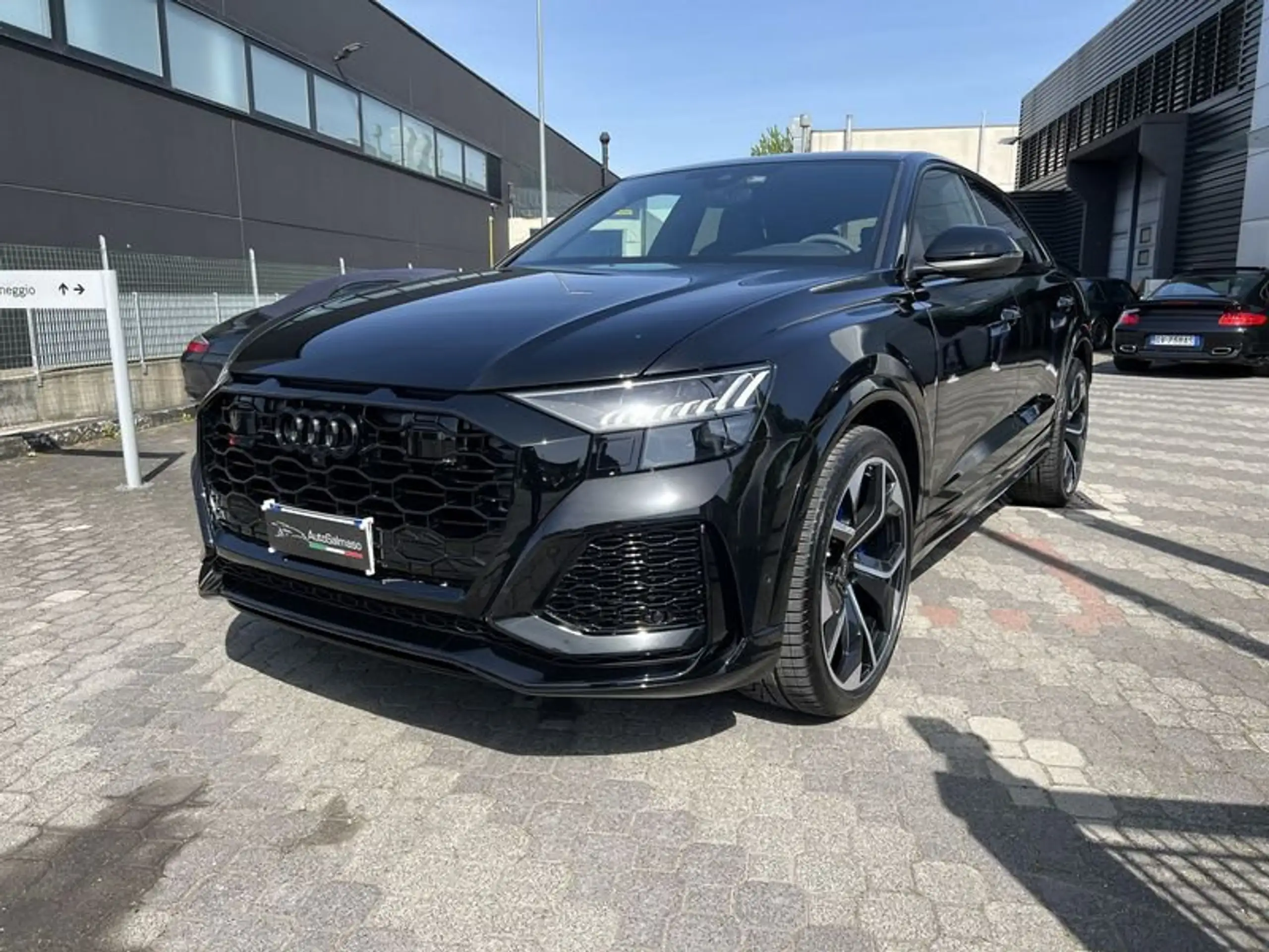 Audi - Q8