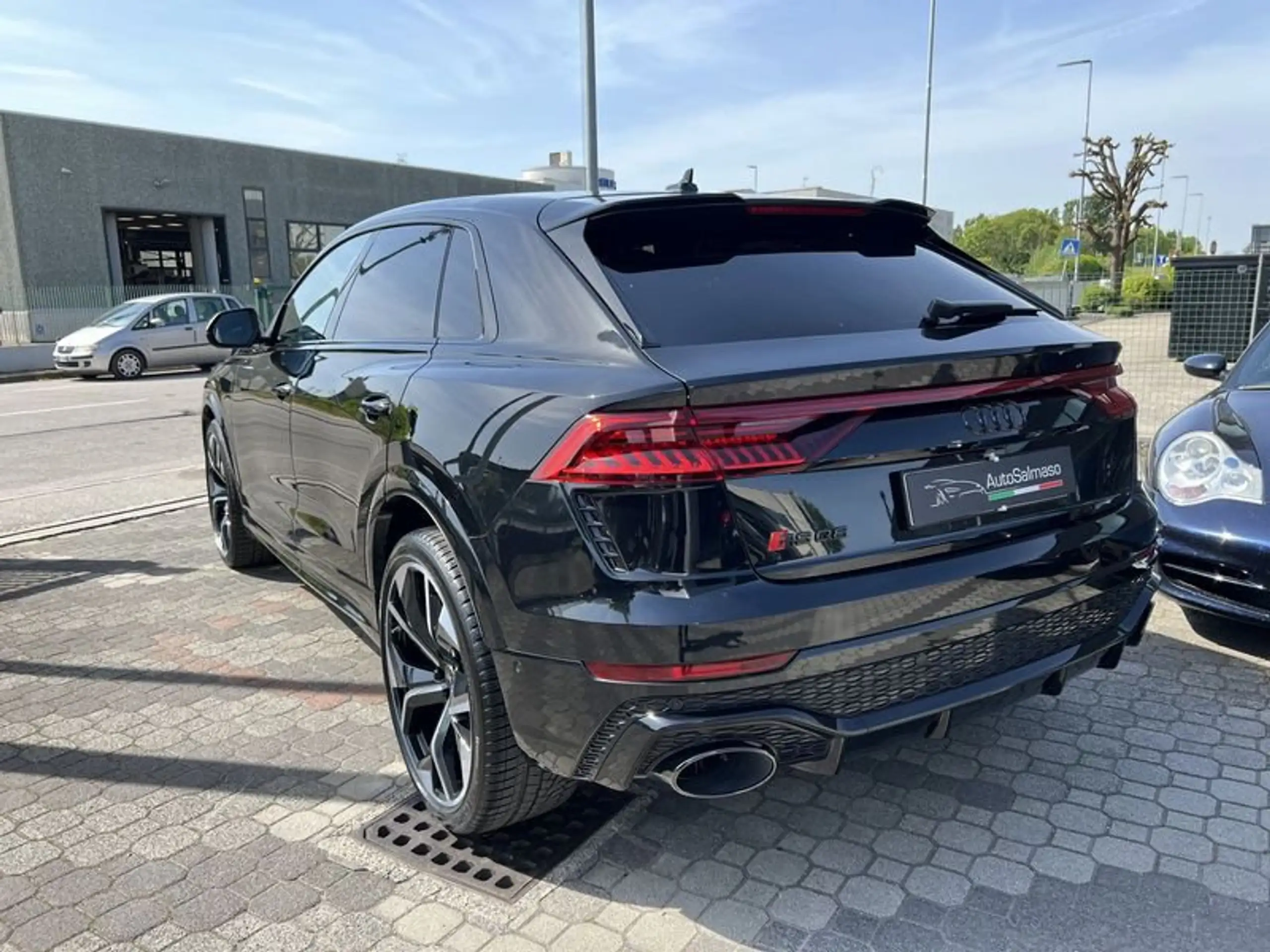 Audi - Q8