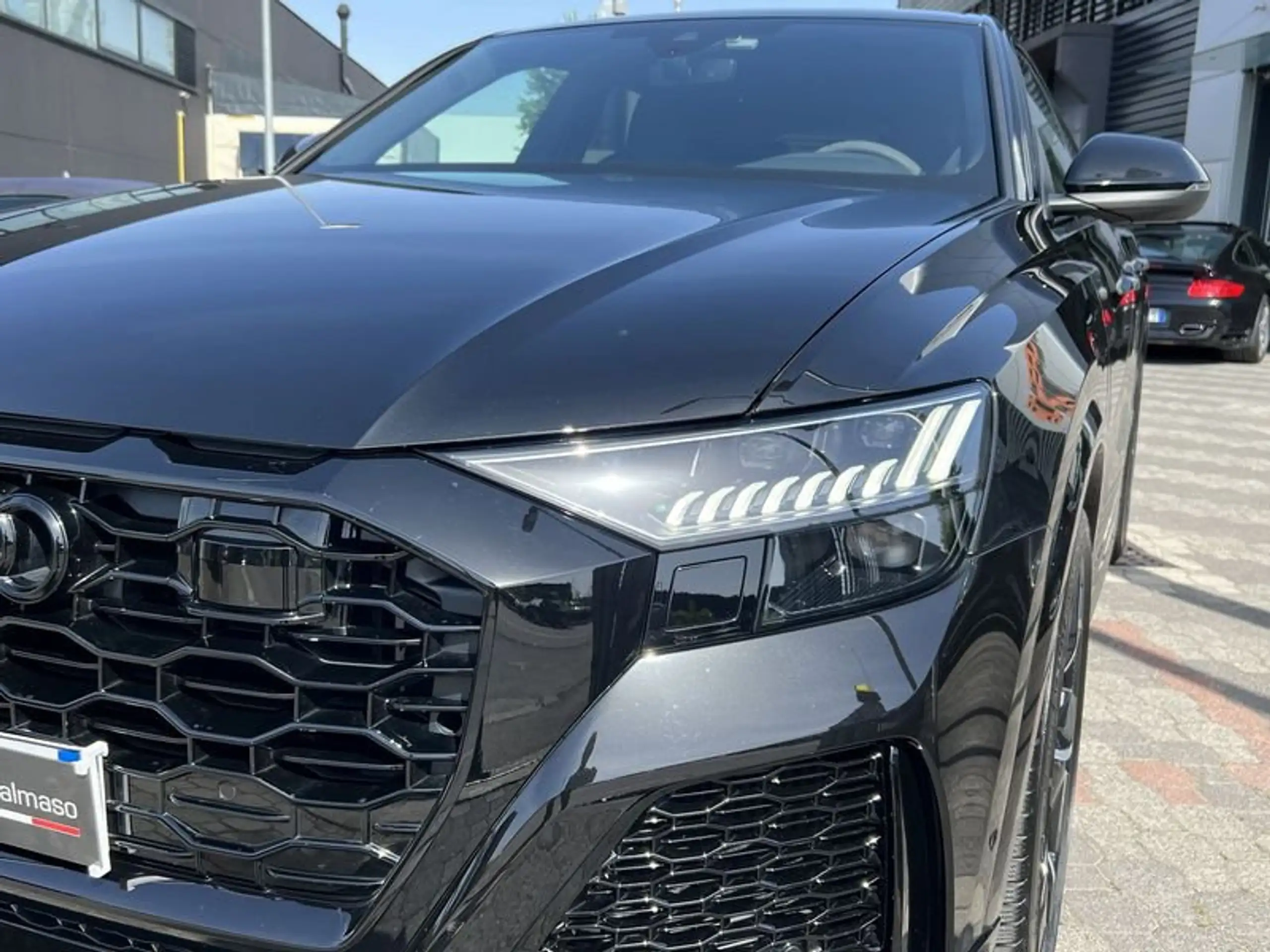 Audi - Q8