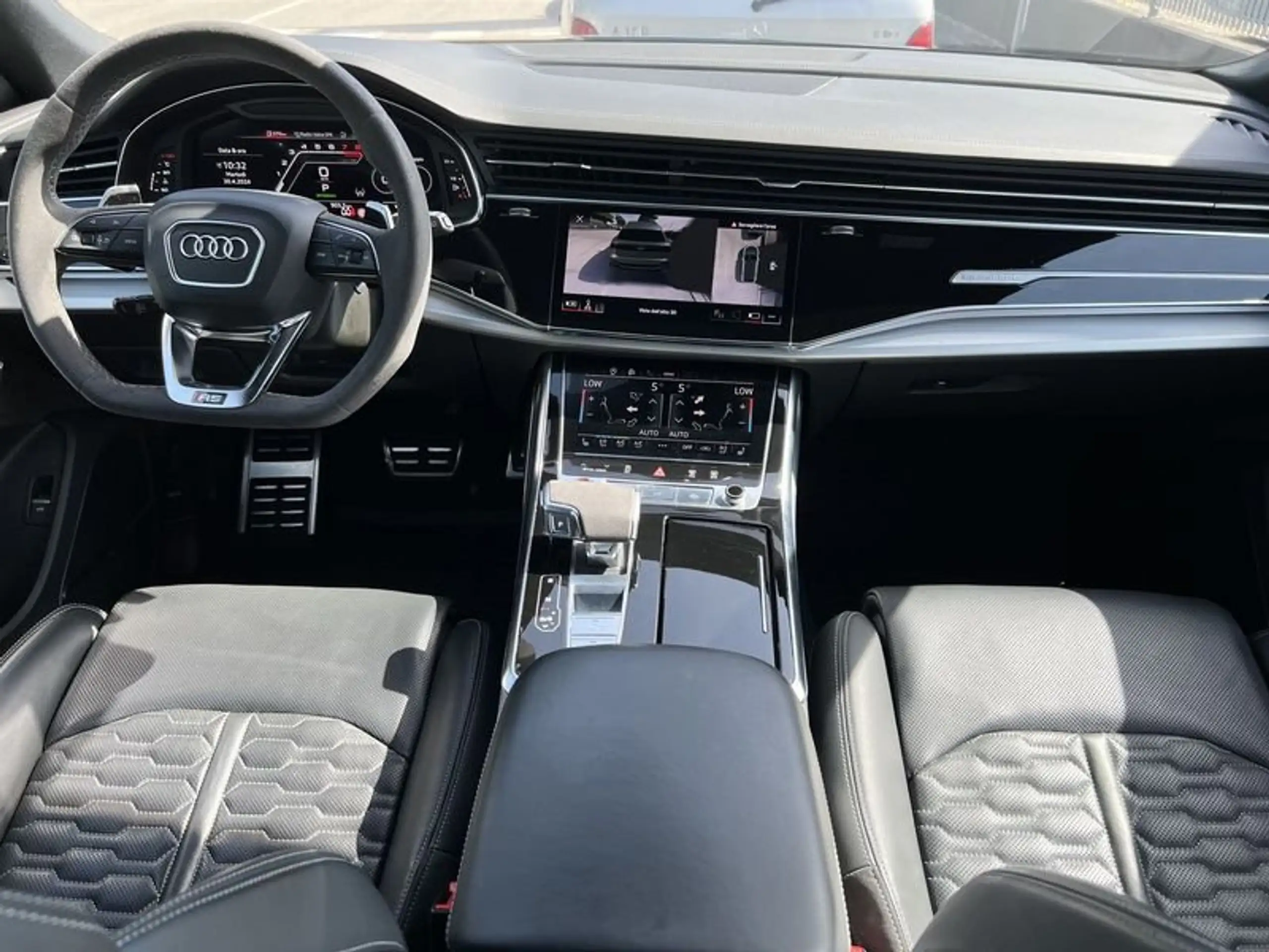 Audi - Q8