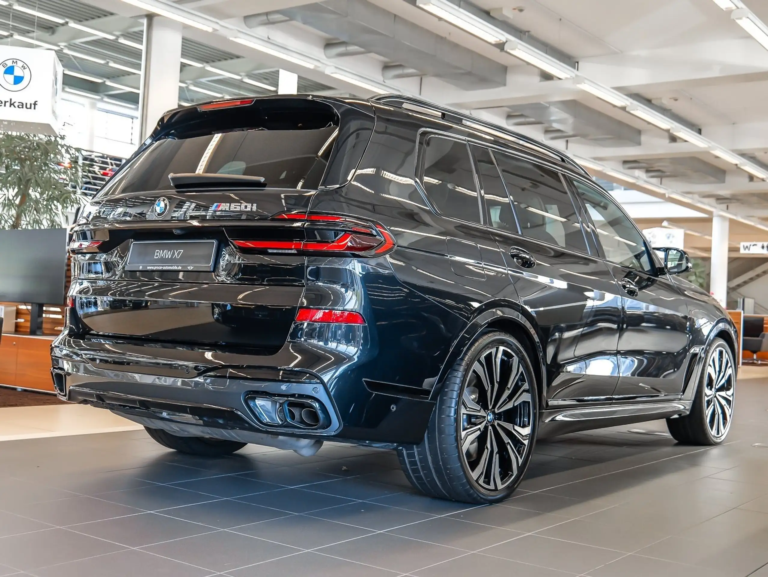 BMW - X7 M