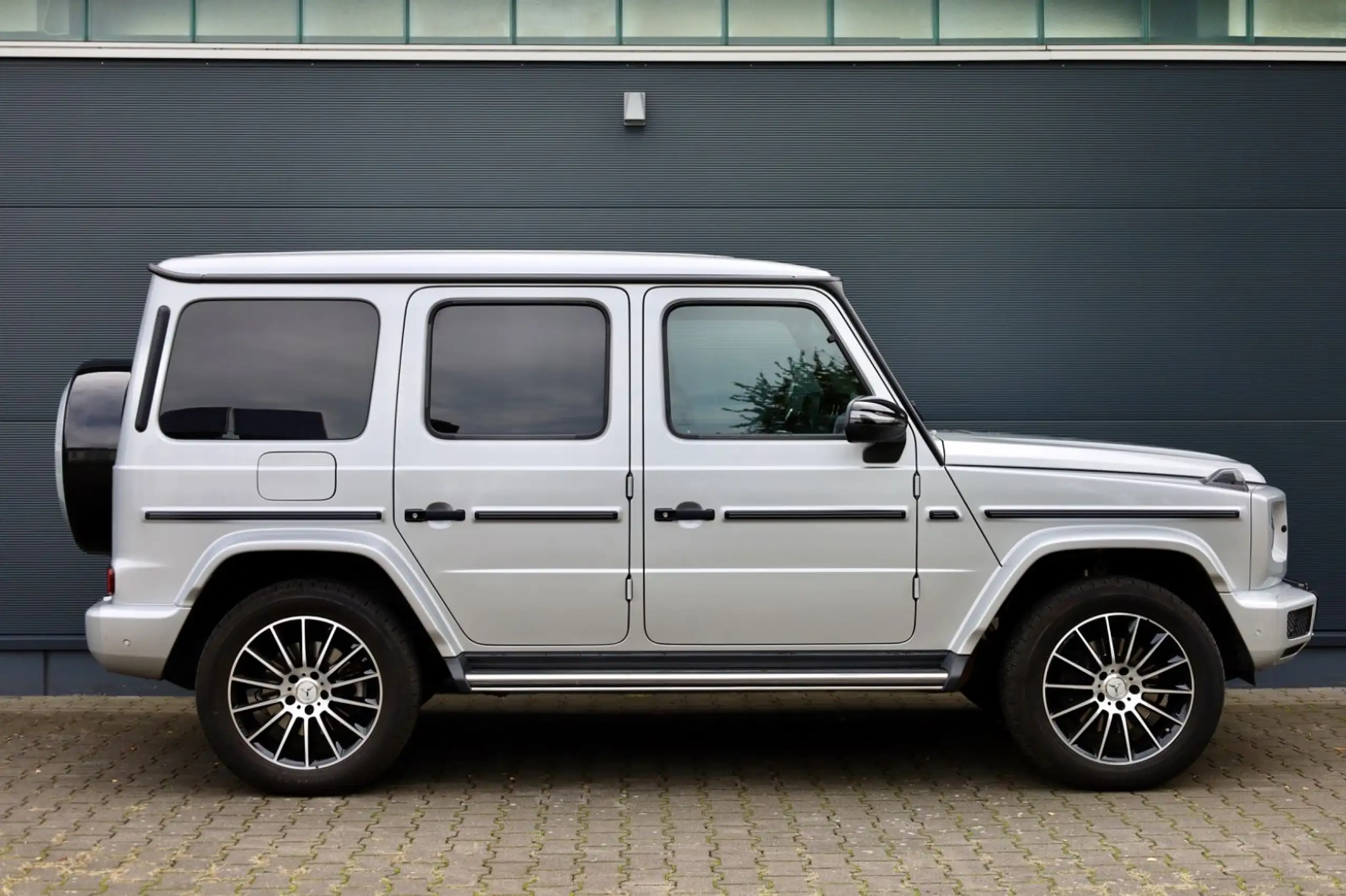 Mercedes-Benz - G 350