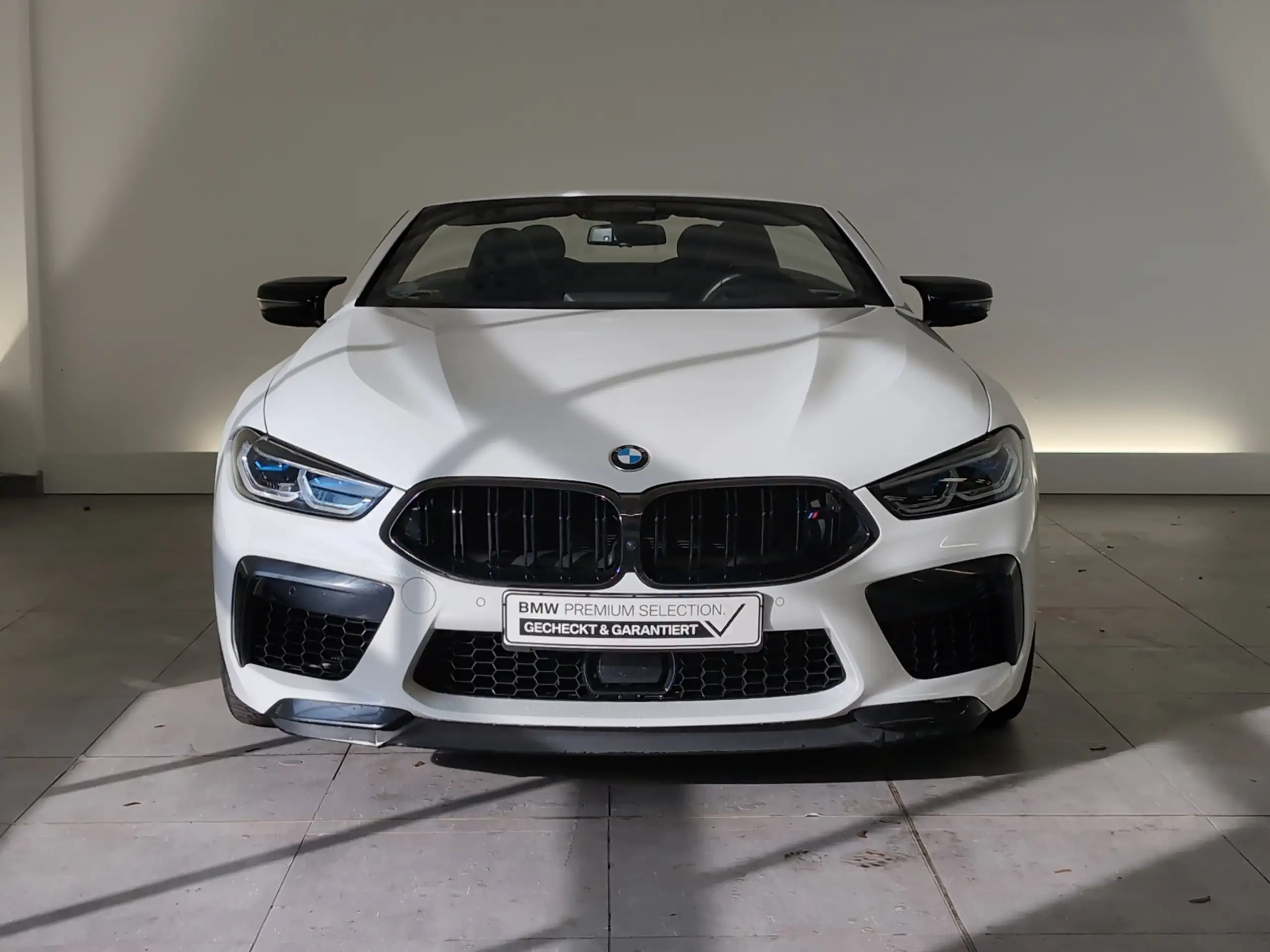 BMW - M8