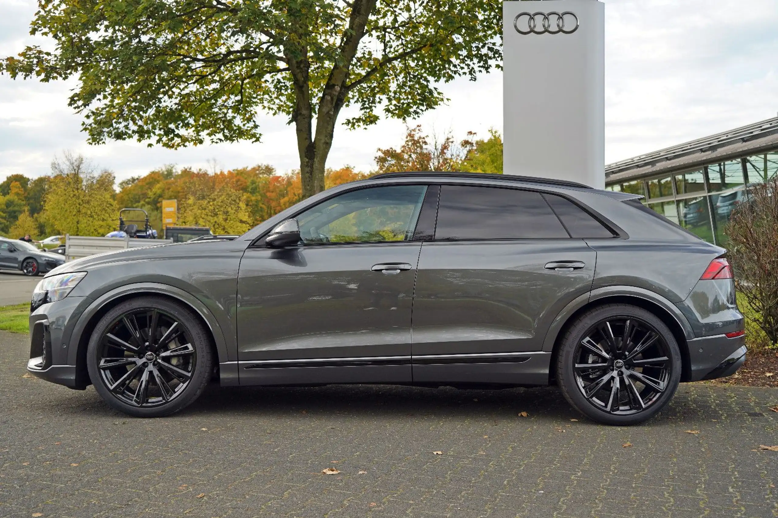 Audi - Q8