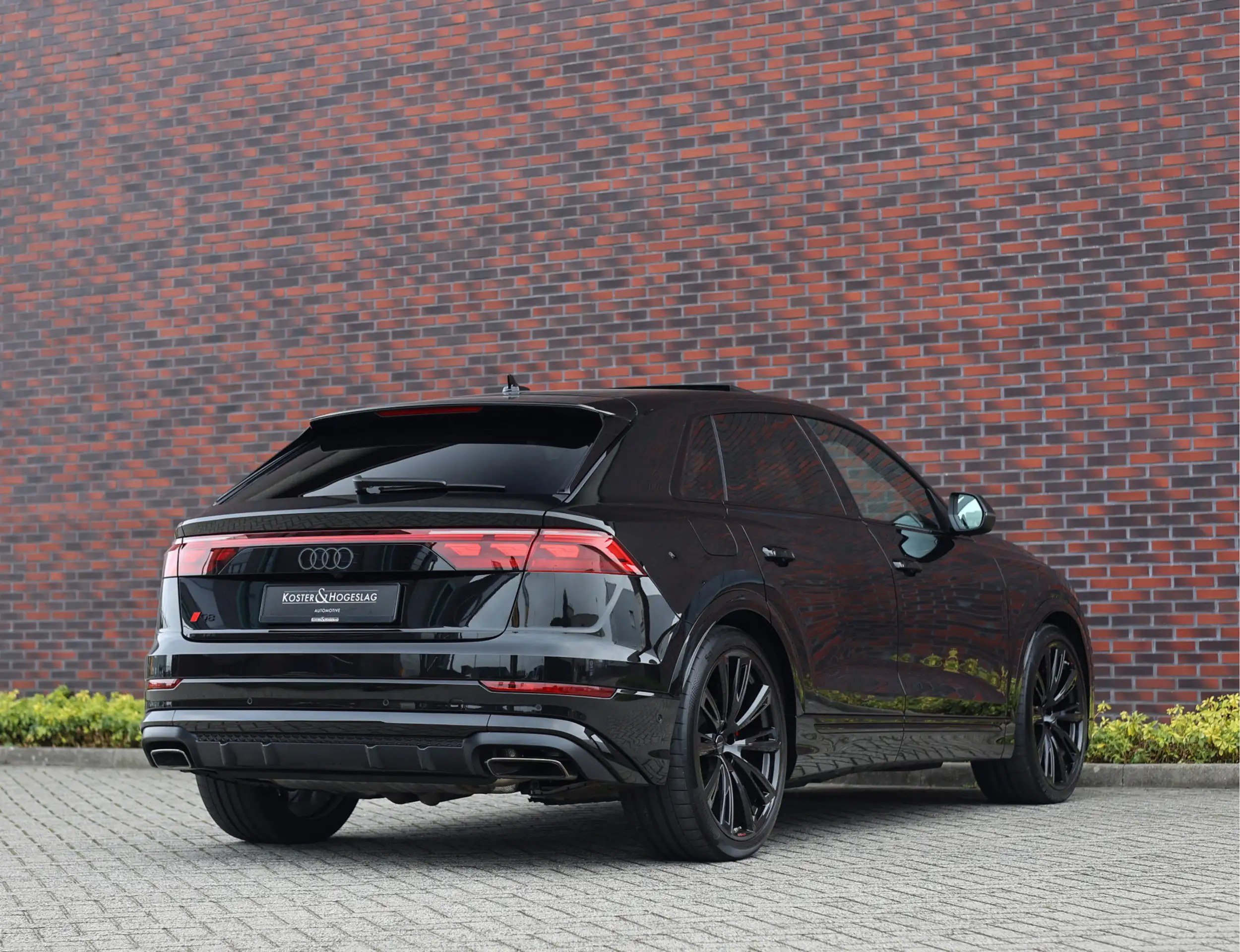 Audi - Q8