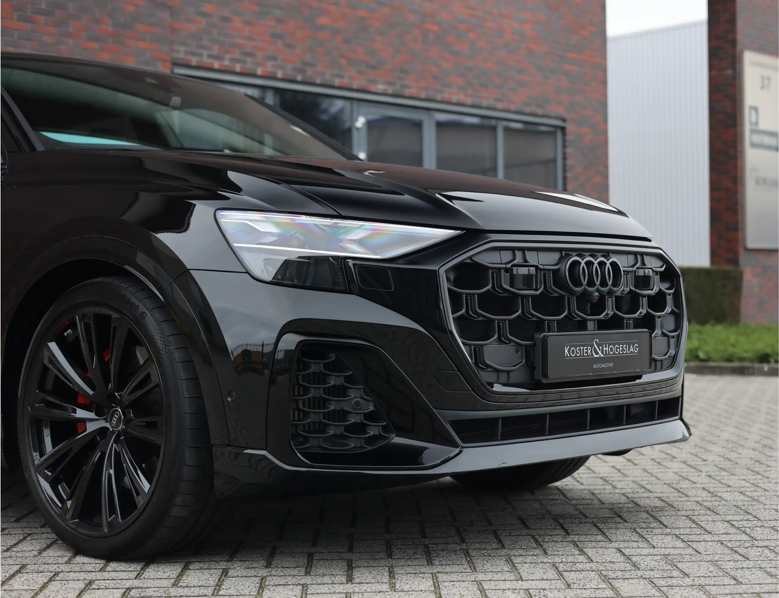 Audi - Q8