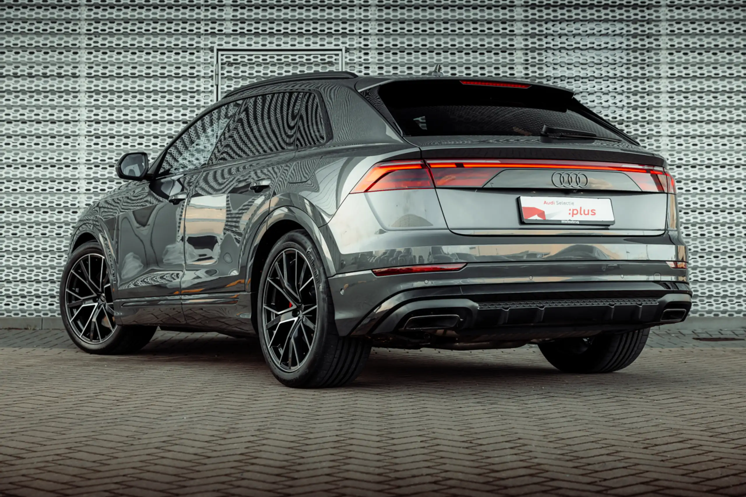 Audi - Q8