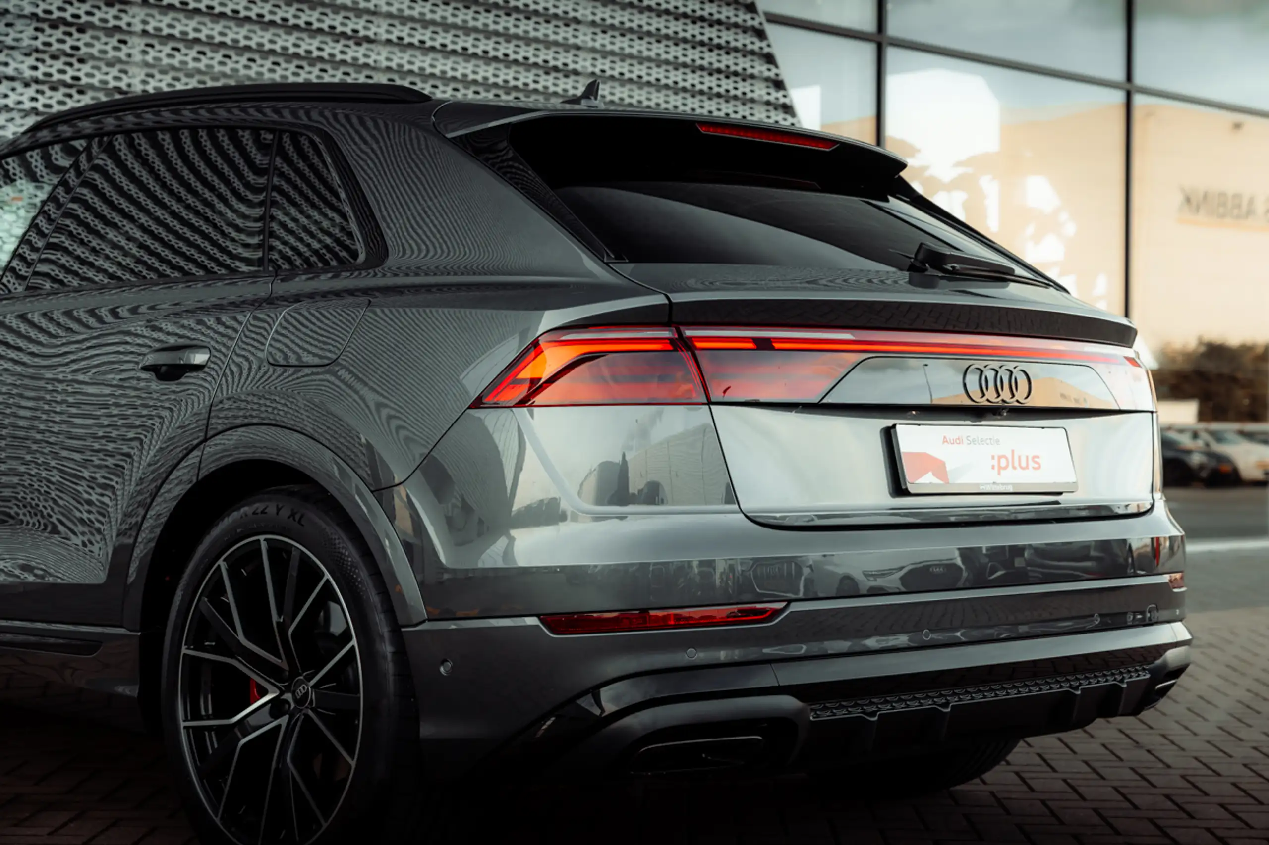 Audi - Q8