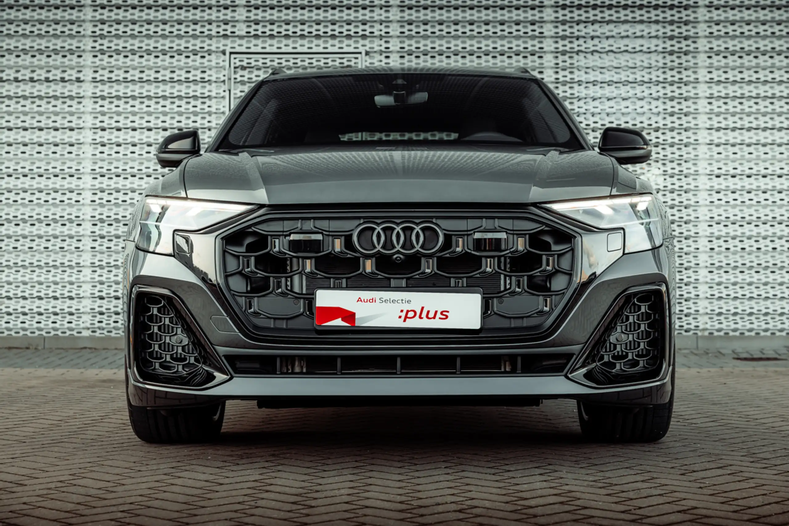 Audi - Q8