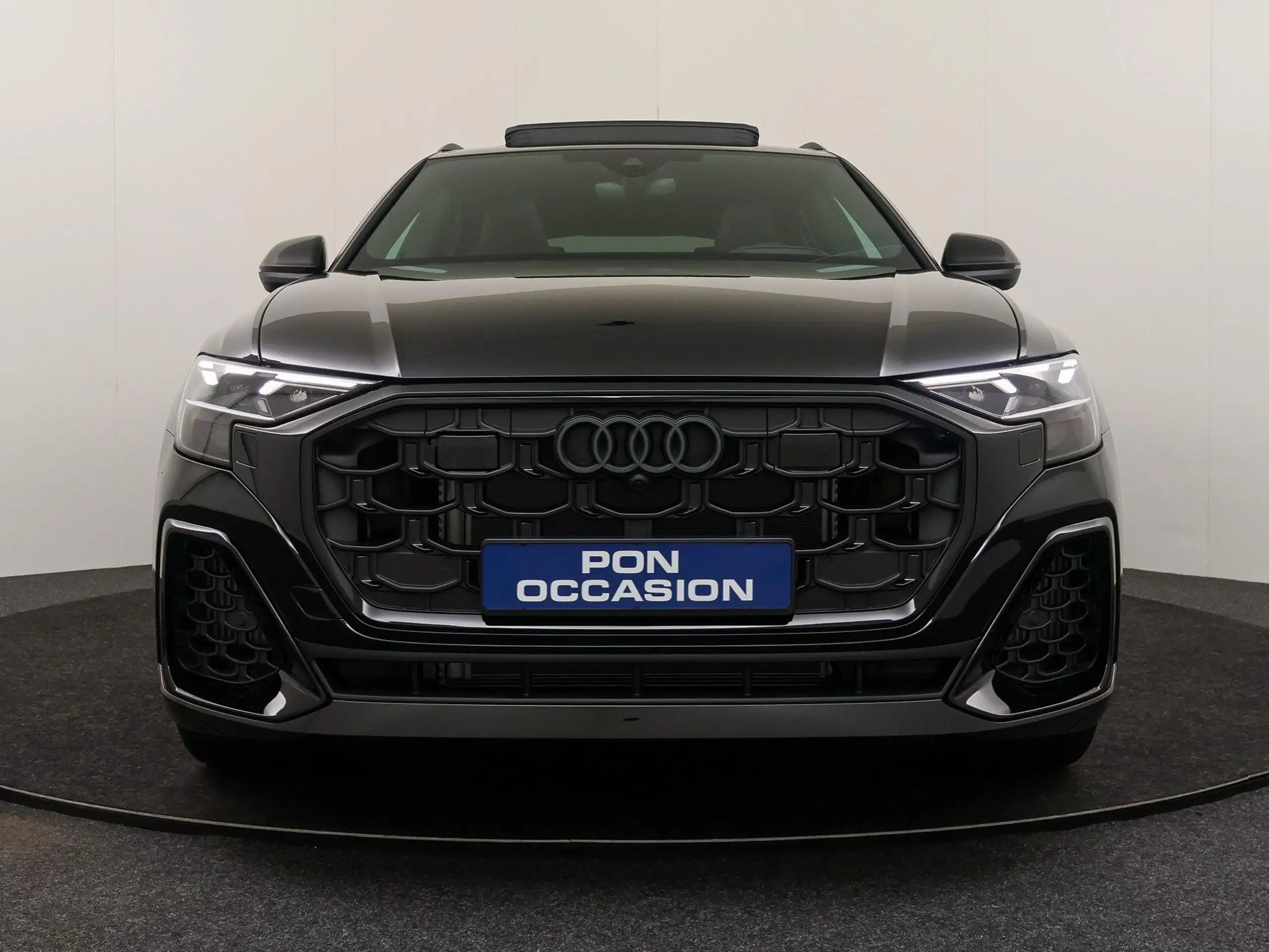 Audi - Q8