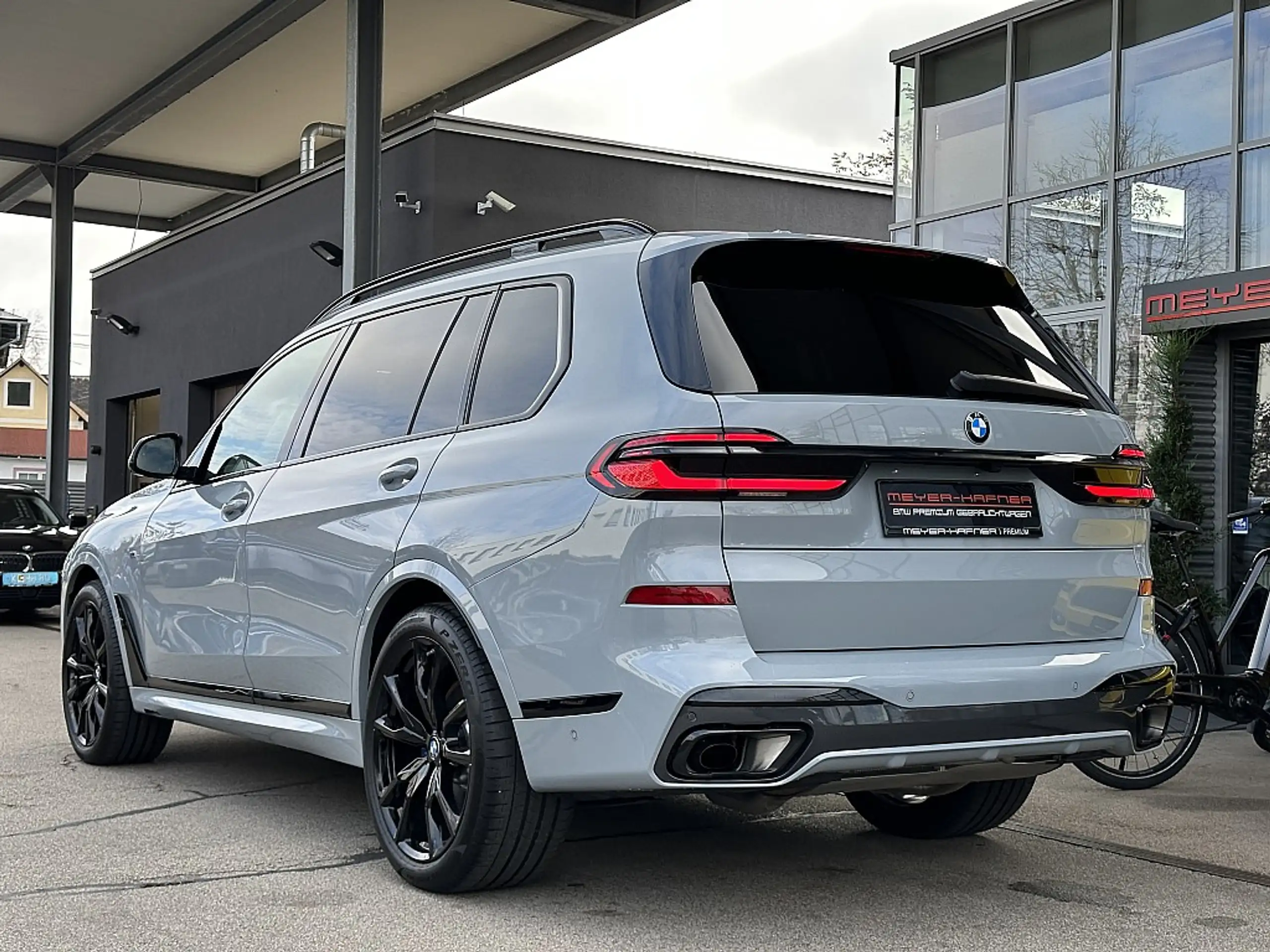 BMW - X7