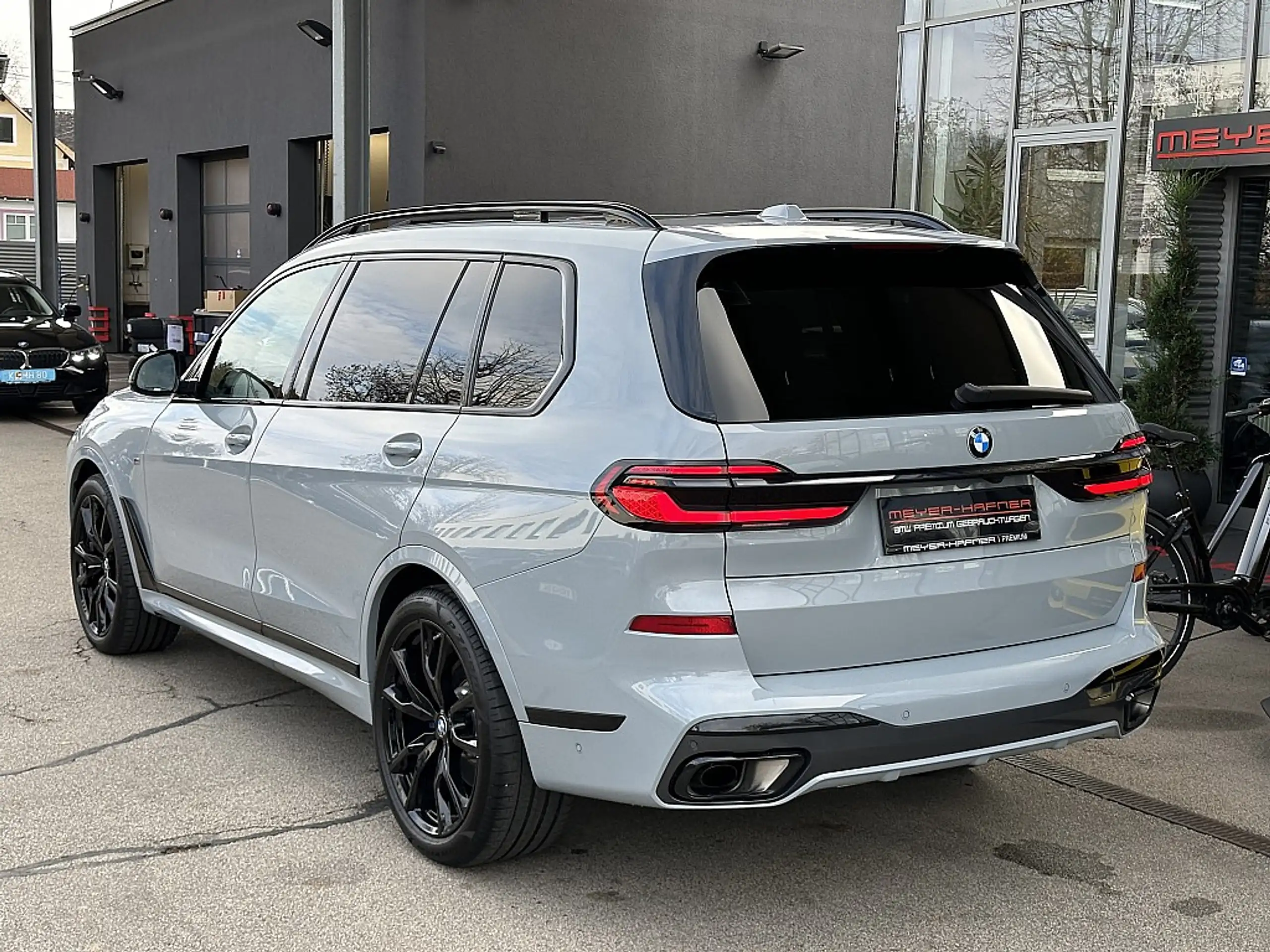 BMW - X7