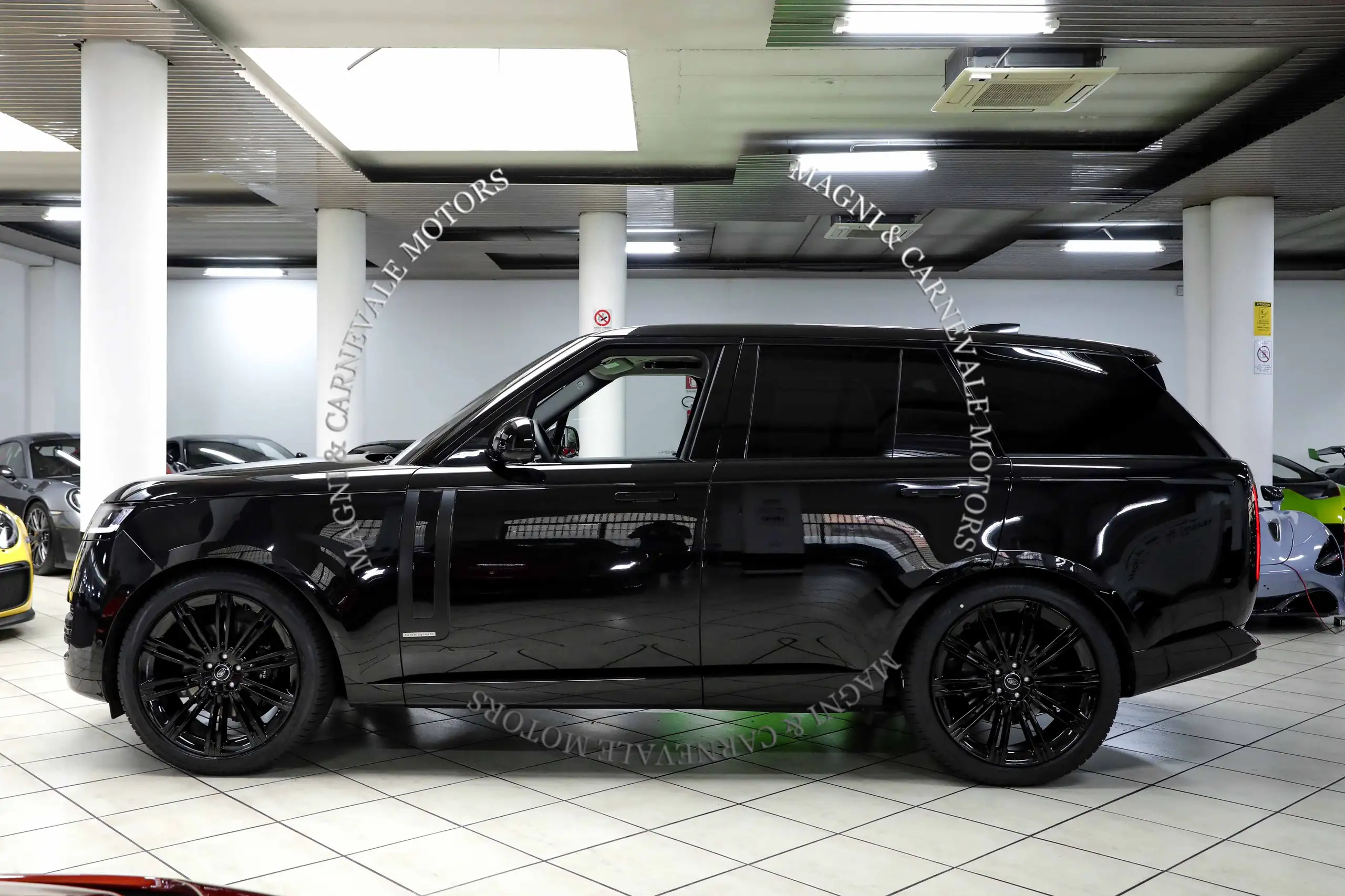 Land Rover - Range Rover