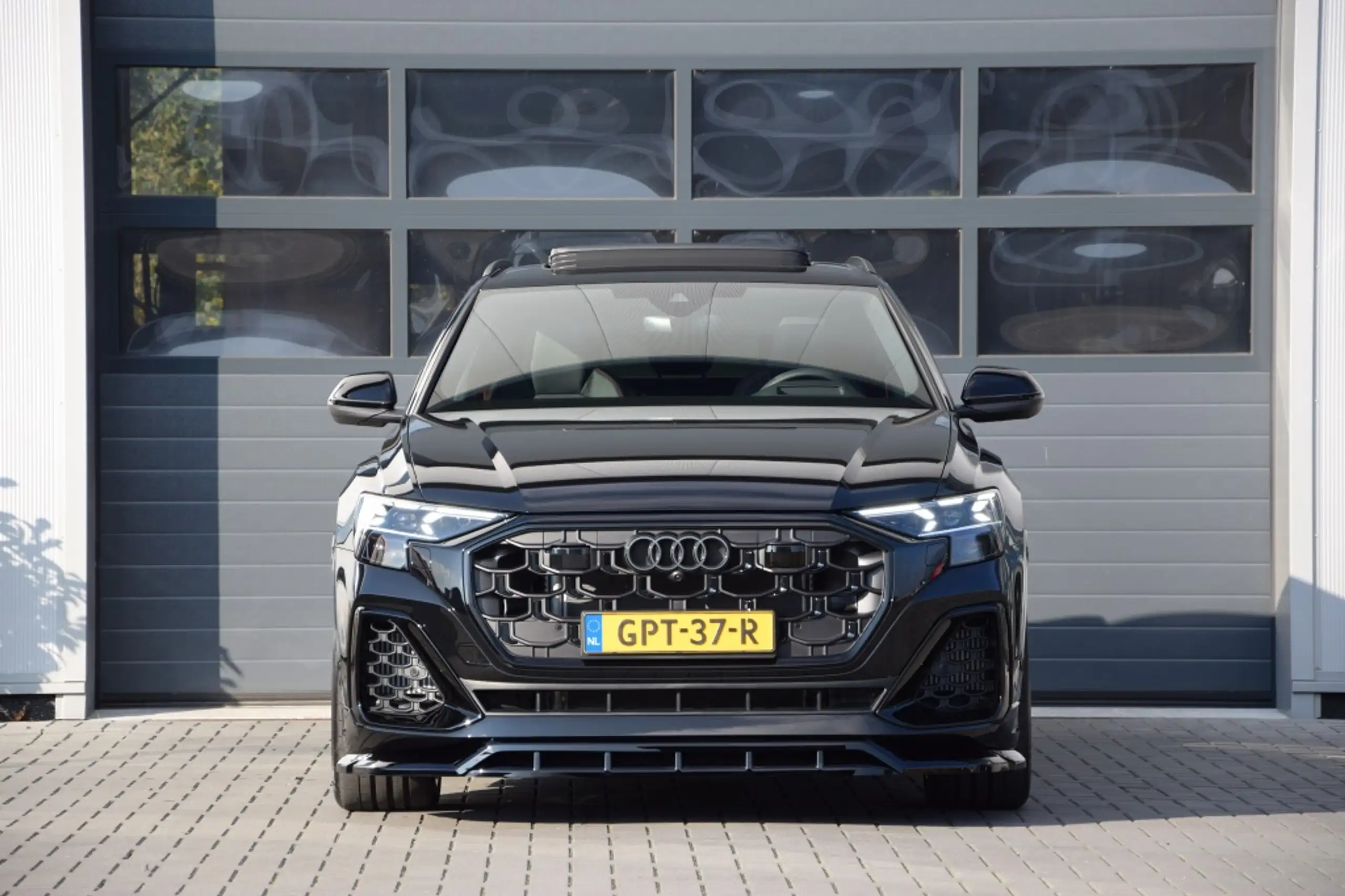 Audi - Q8