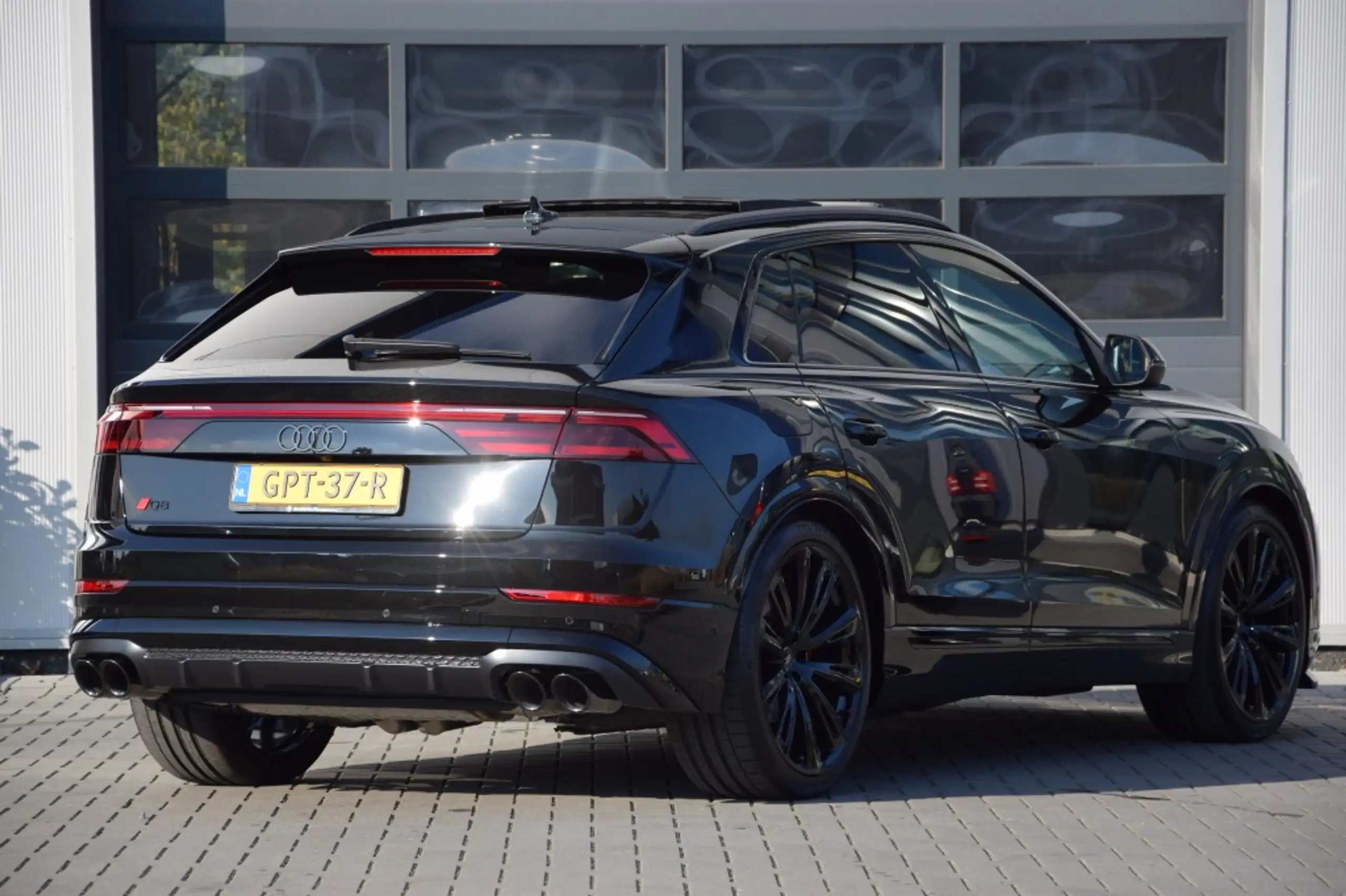 Audi - Q8