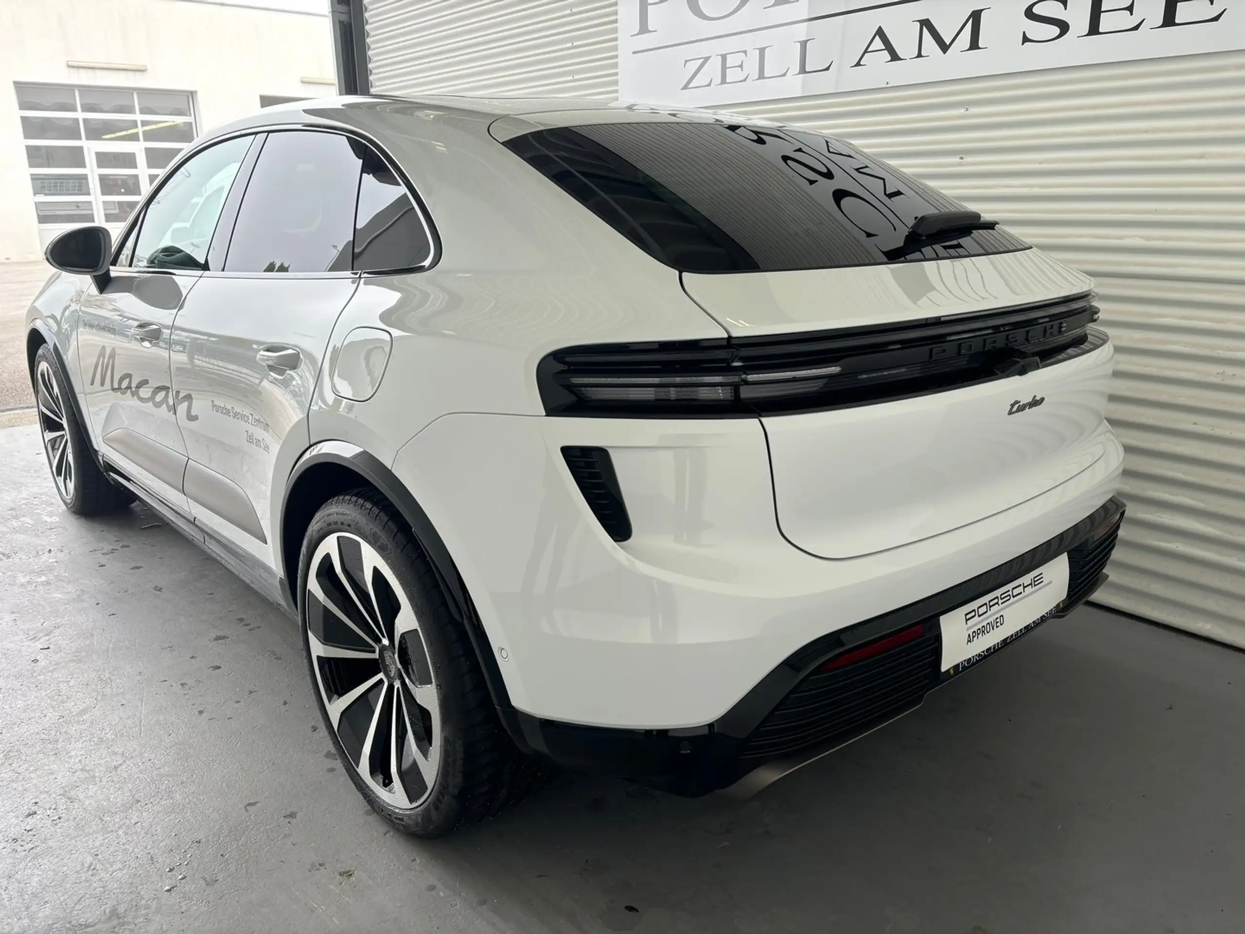 Porsche - Macan