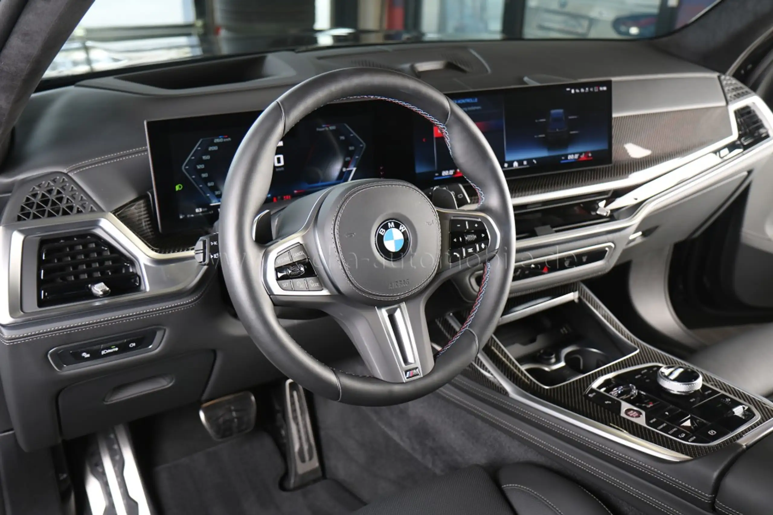 BMW - X7 M