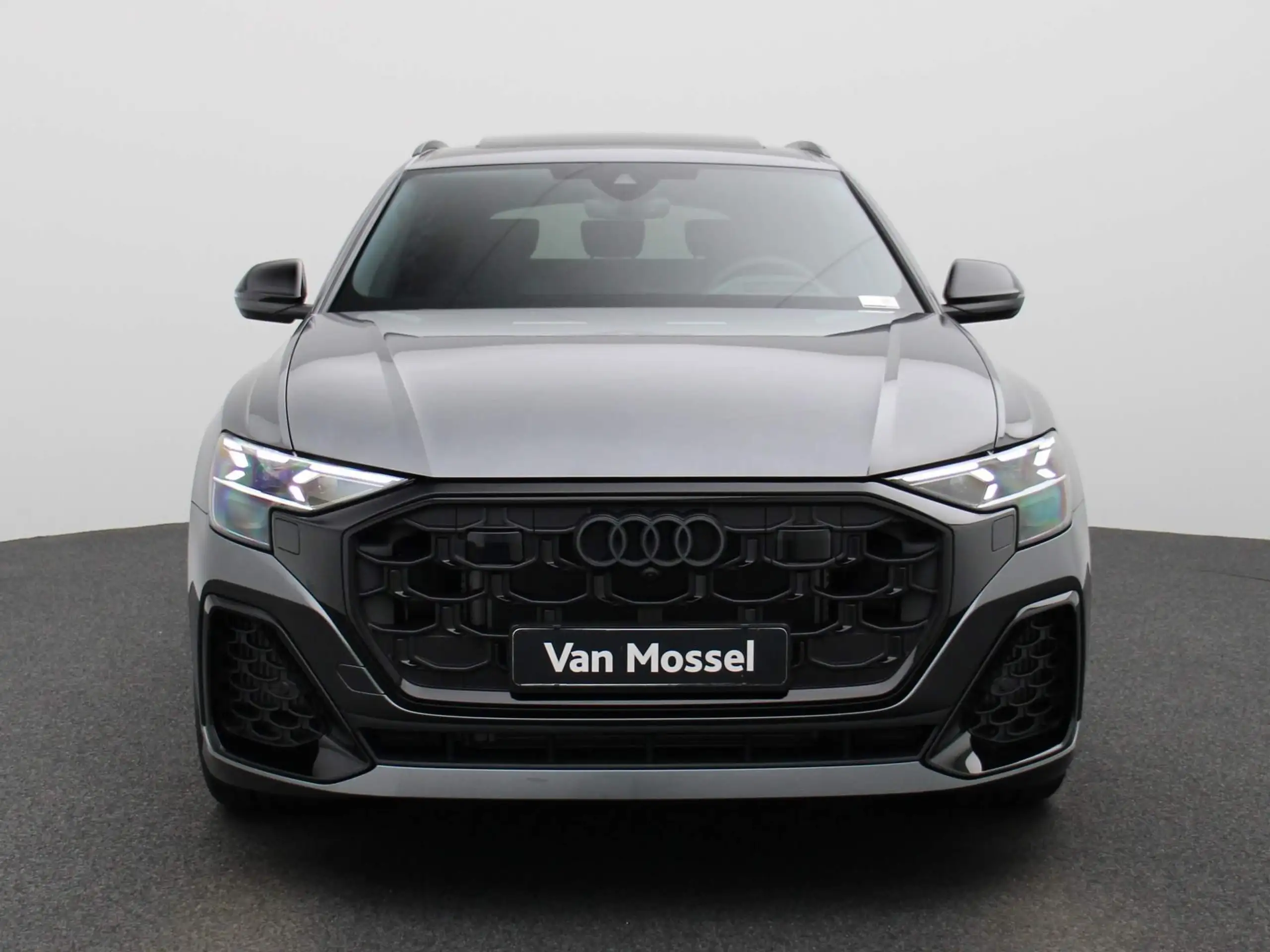 Audi - Q8