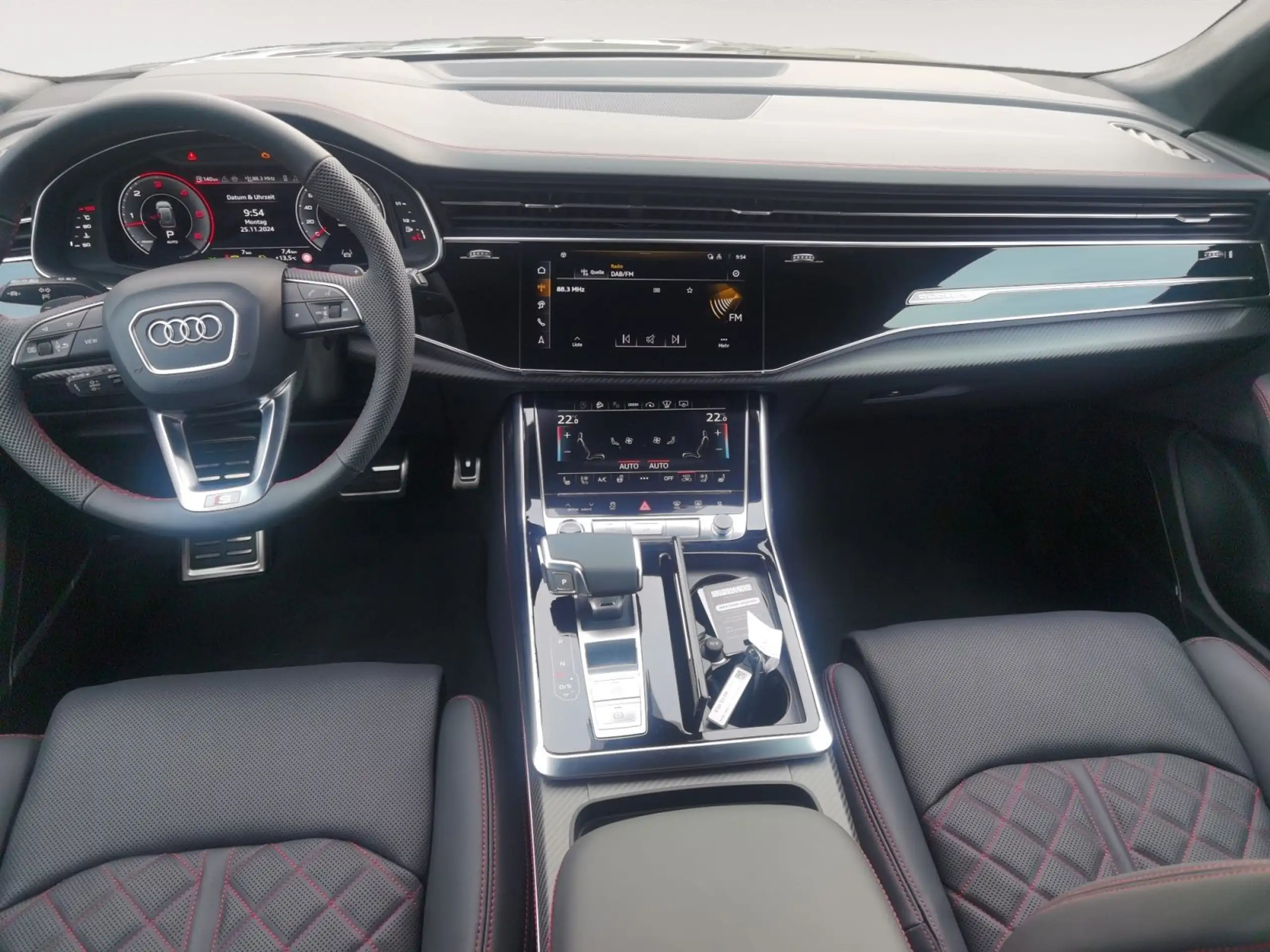 Audi - Q8