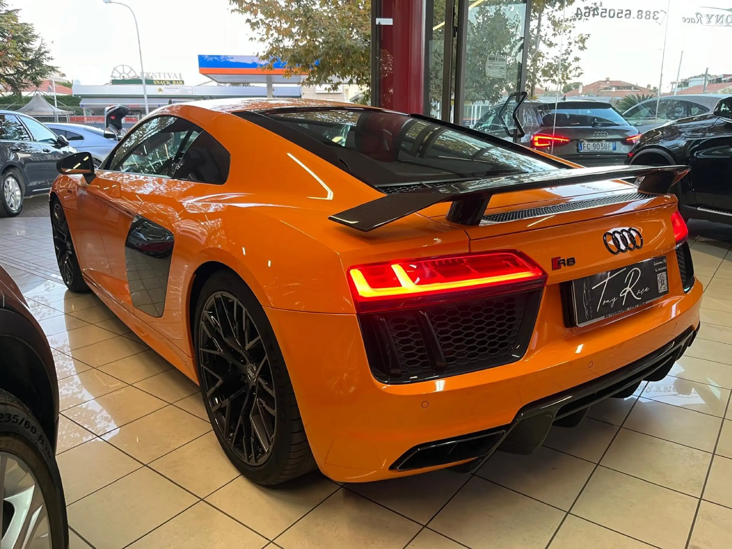 Audi - R8