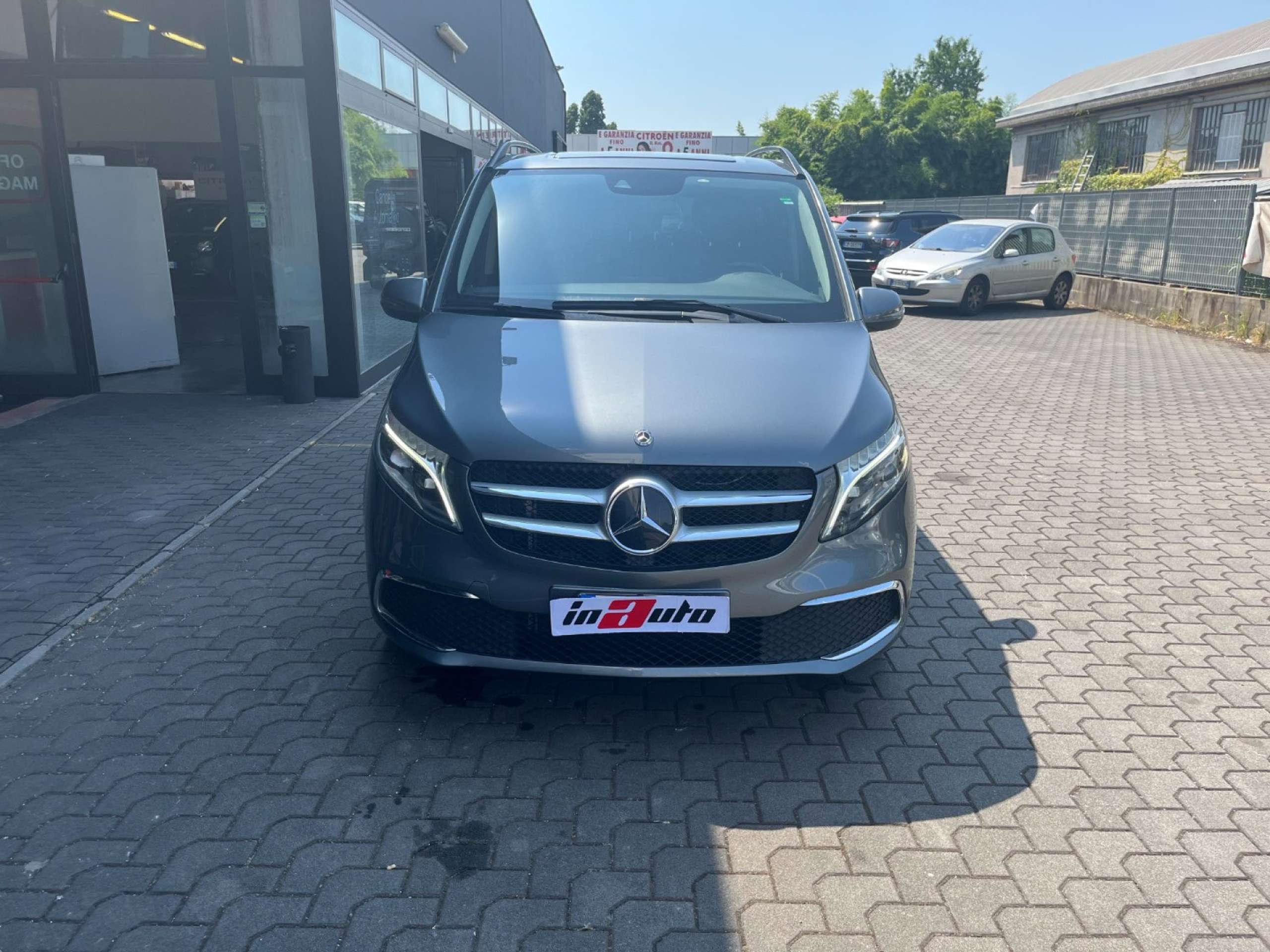 Mercedes-Benz - V 250