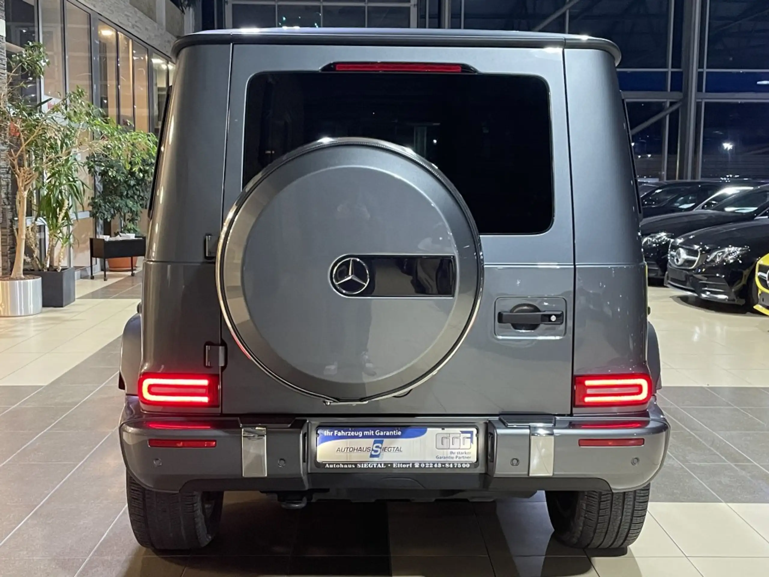 Mercedes-Benz - G 350