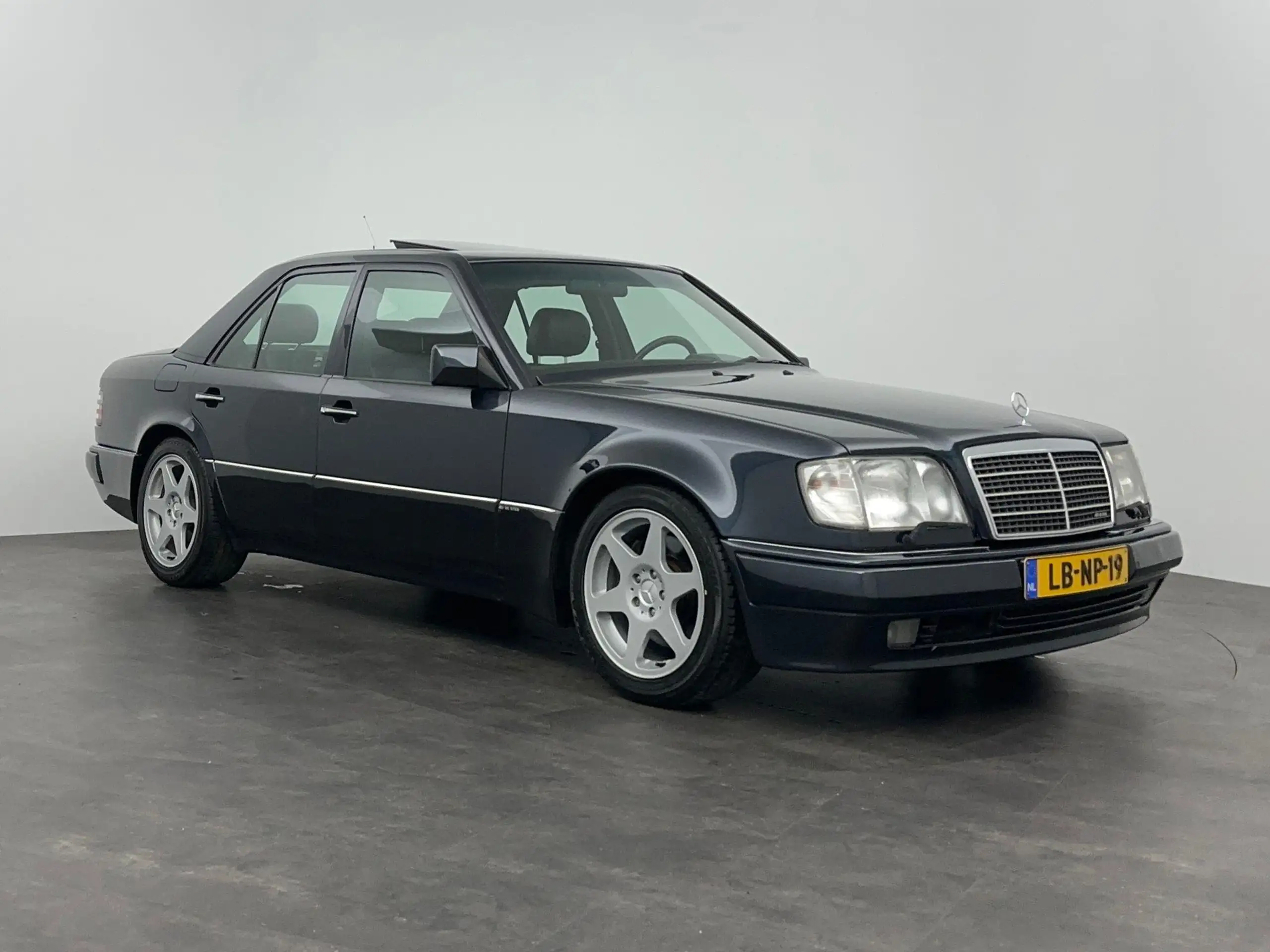 Mercedes-Benz - E 500