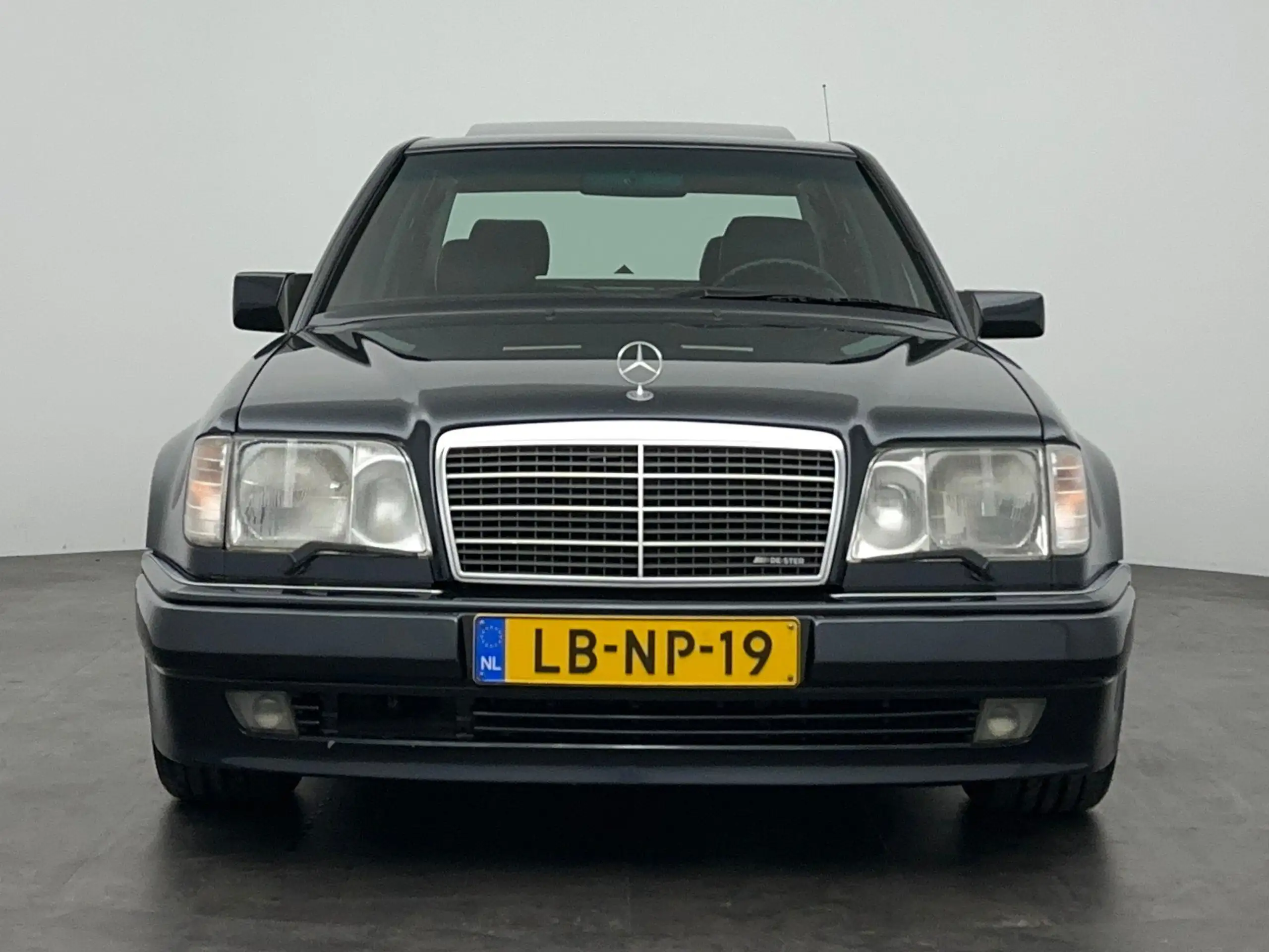 Mercedes-Benz - E 500