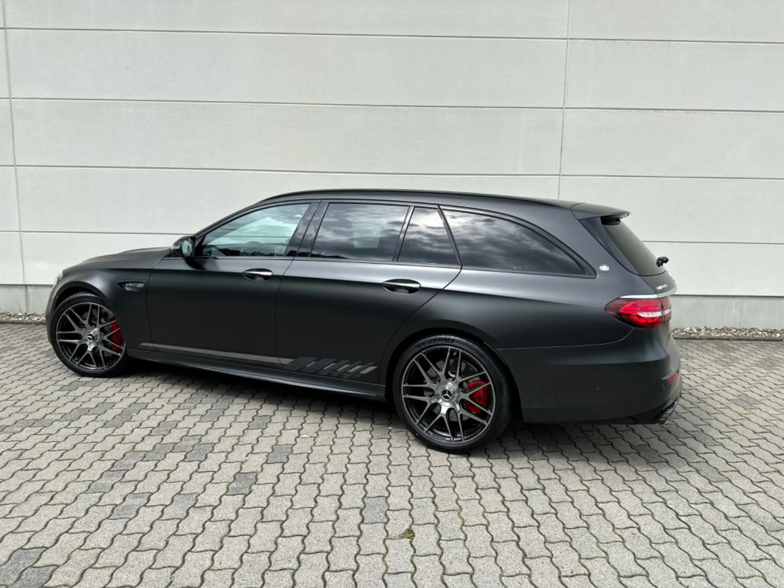 Mercedes-Benz - E 63 AMG