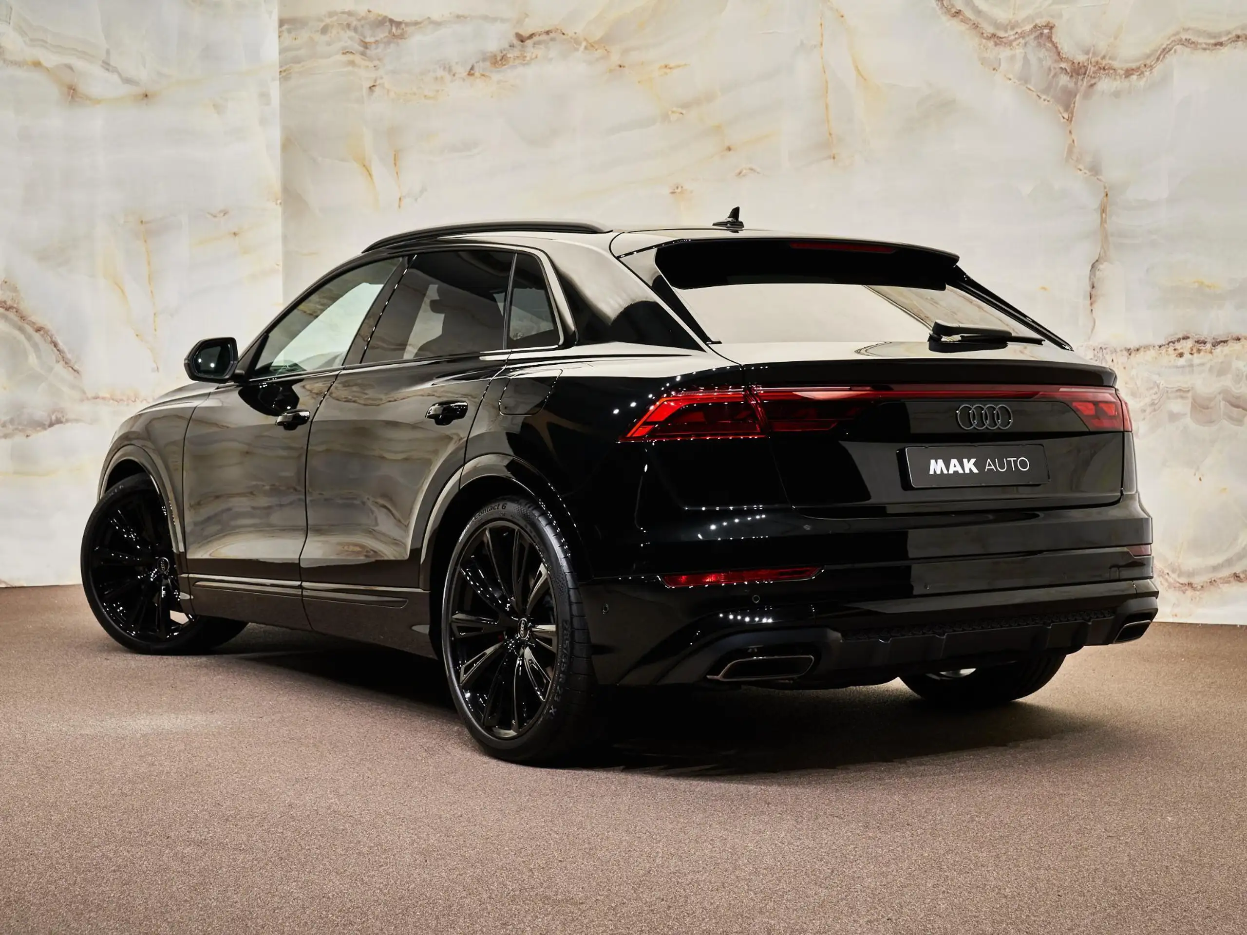 Audi - Q8